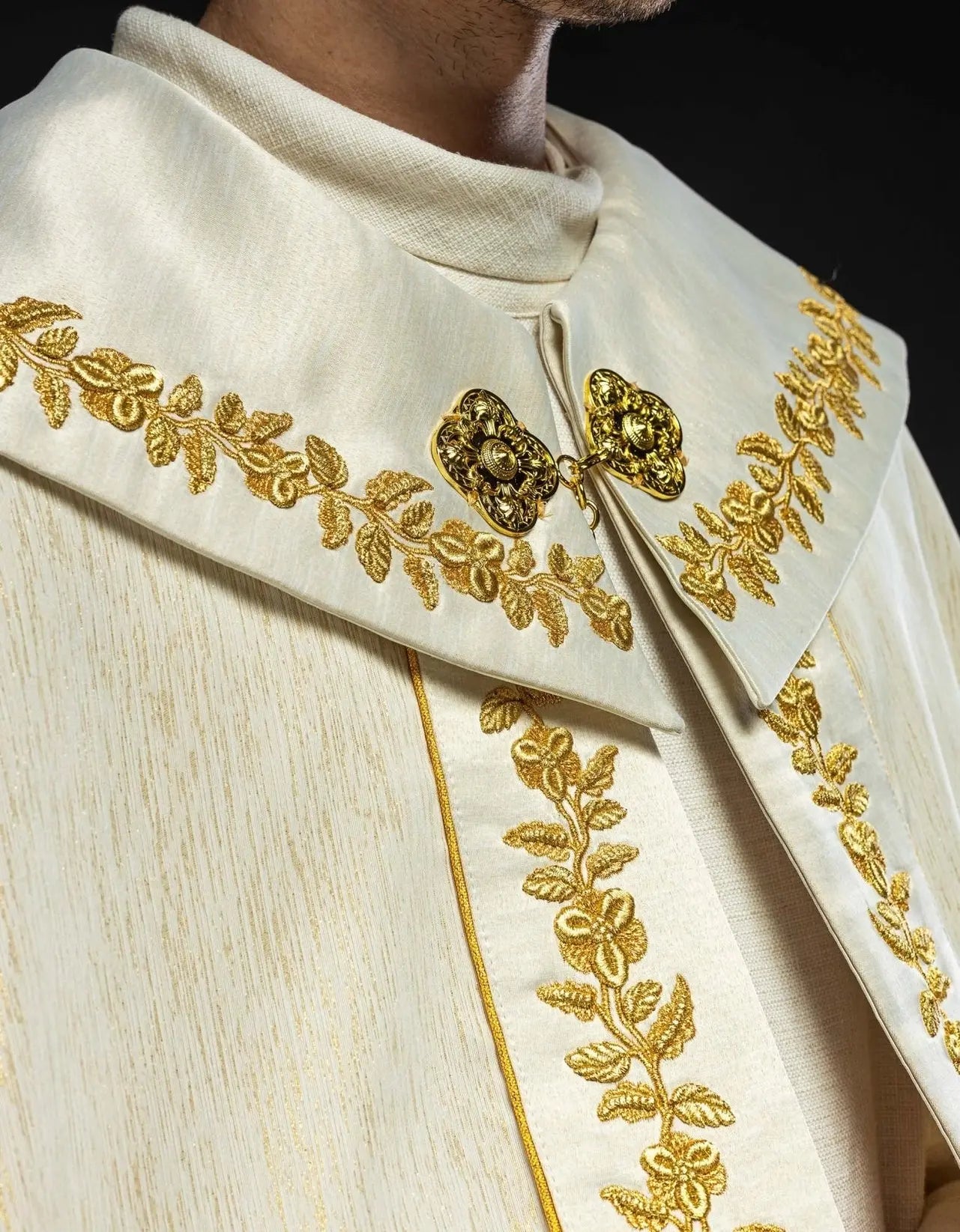 Couvre-lit brodé marial écru