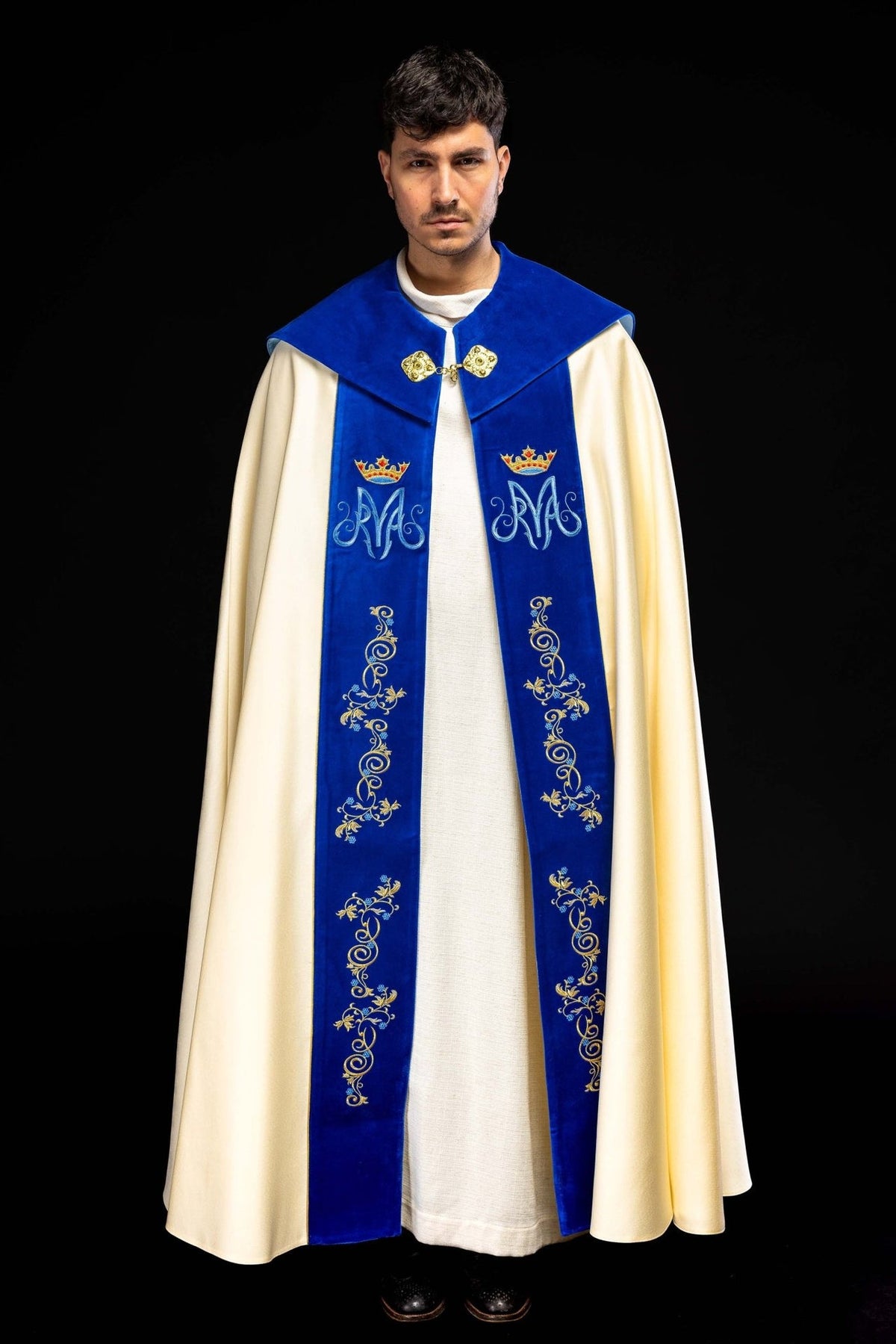 Kapa haftowana Maryjna z aksamitem ecru