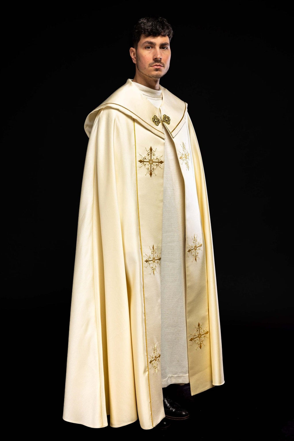 Kapa liturgiczna haftowana ecru