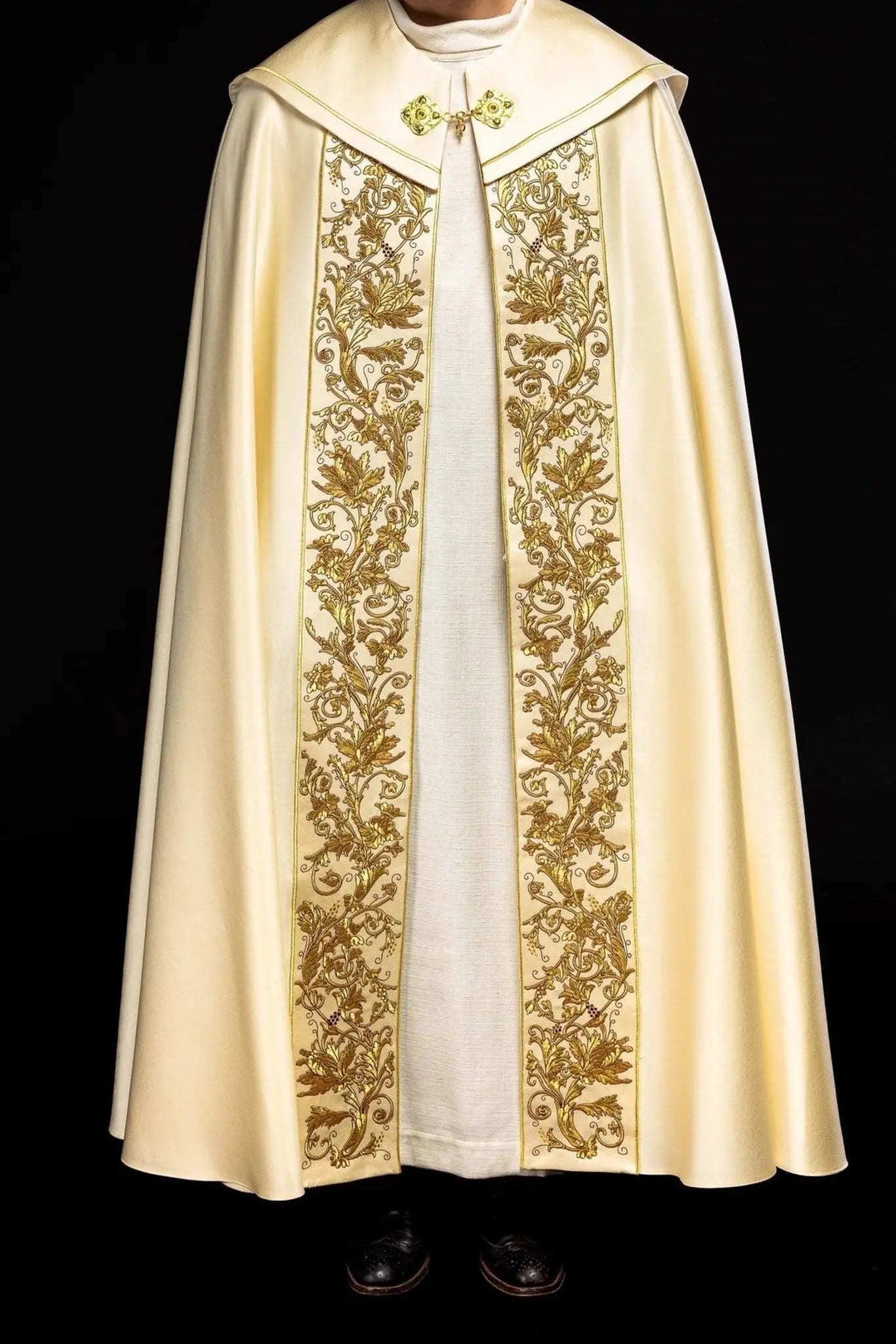Calice liturgique brodé écru