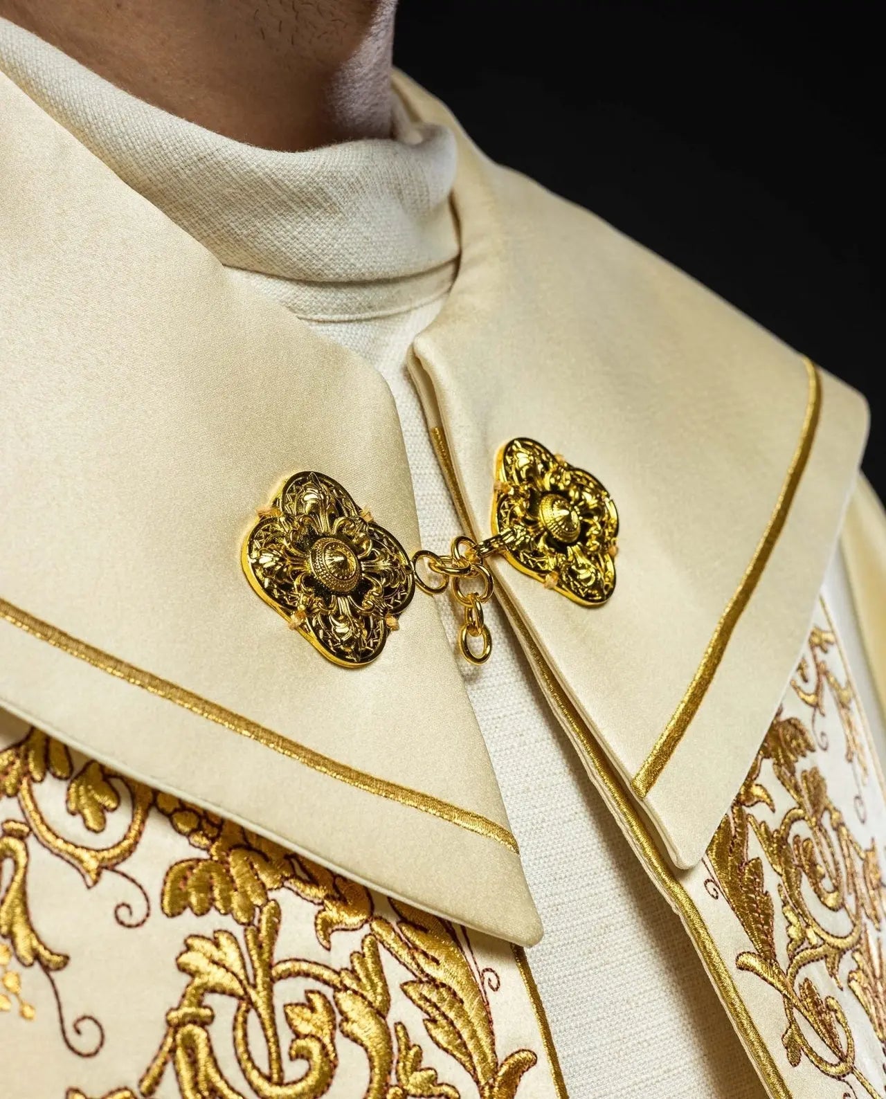 Calice liturgique brodé écru