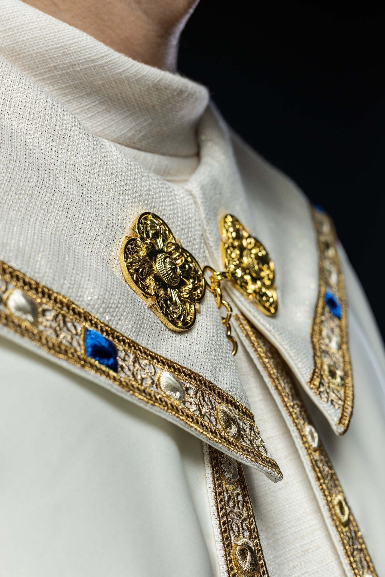 Kapa liturgiczna haftowana z herbem maryjnym