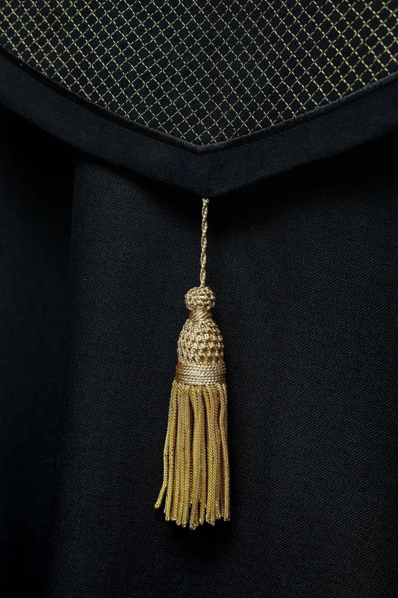 Cape liturgique avec ceinture en velours noir et broderie de croix