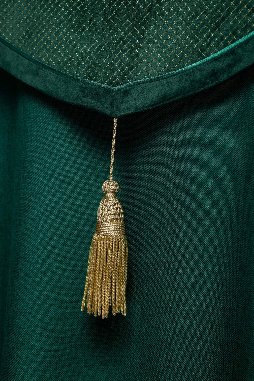 Kapa liturgiczna z aksamitnym zielonym pasem i haftem krzyży