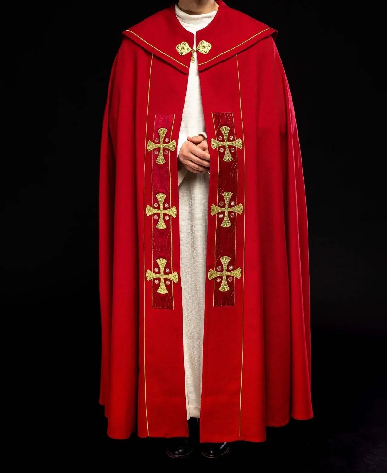 Cap in embroidered gold crosses with red velvet