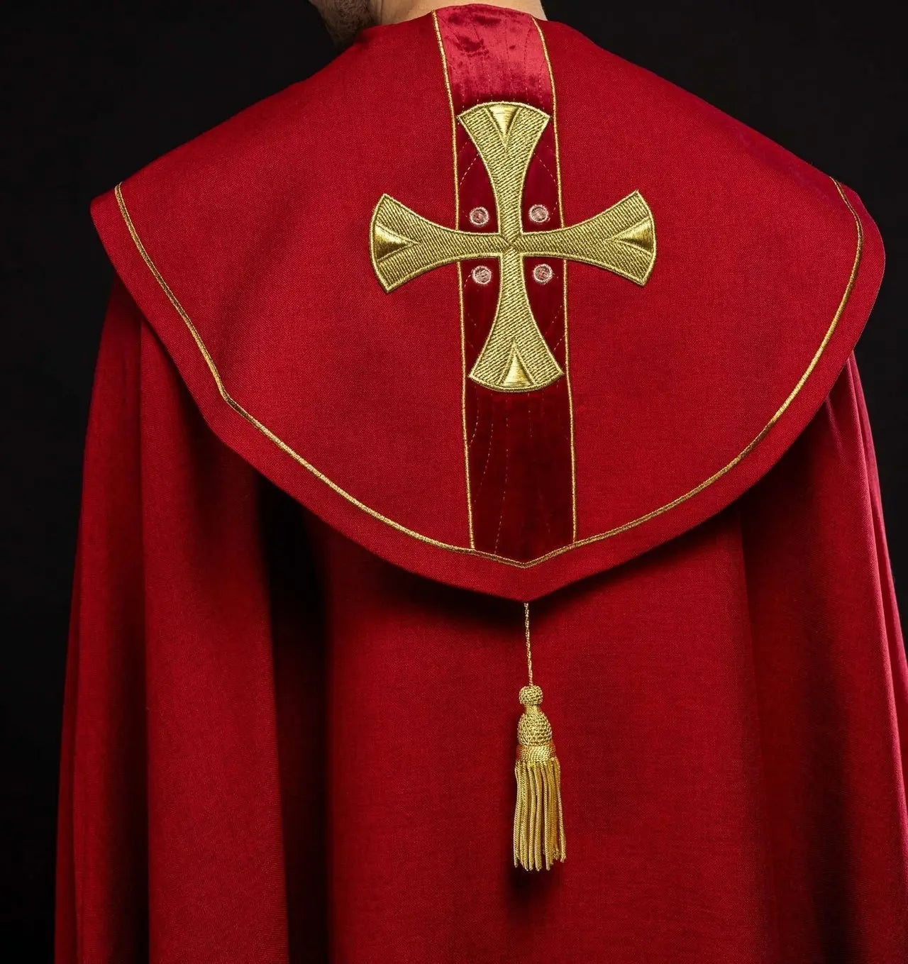 Cap in embroidered gold crosses with red velvet