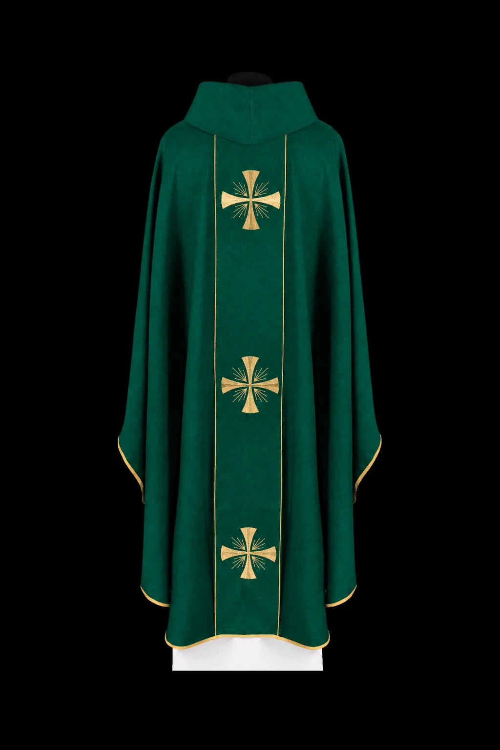 Vert chasuble avec croix brodées et orfroi vert, vue de dos