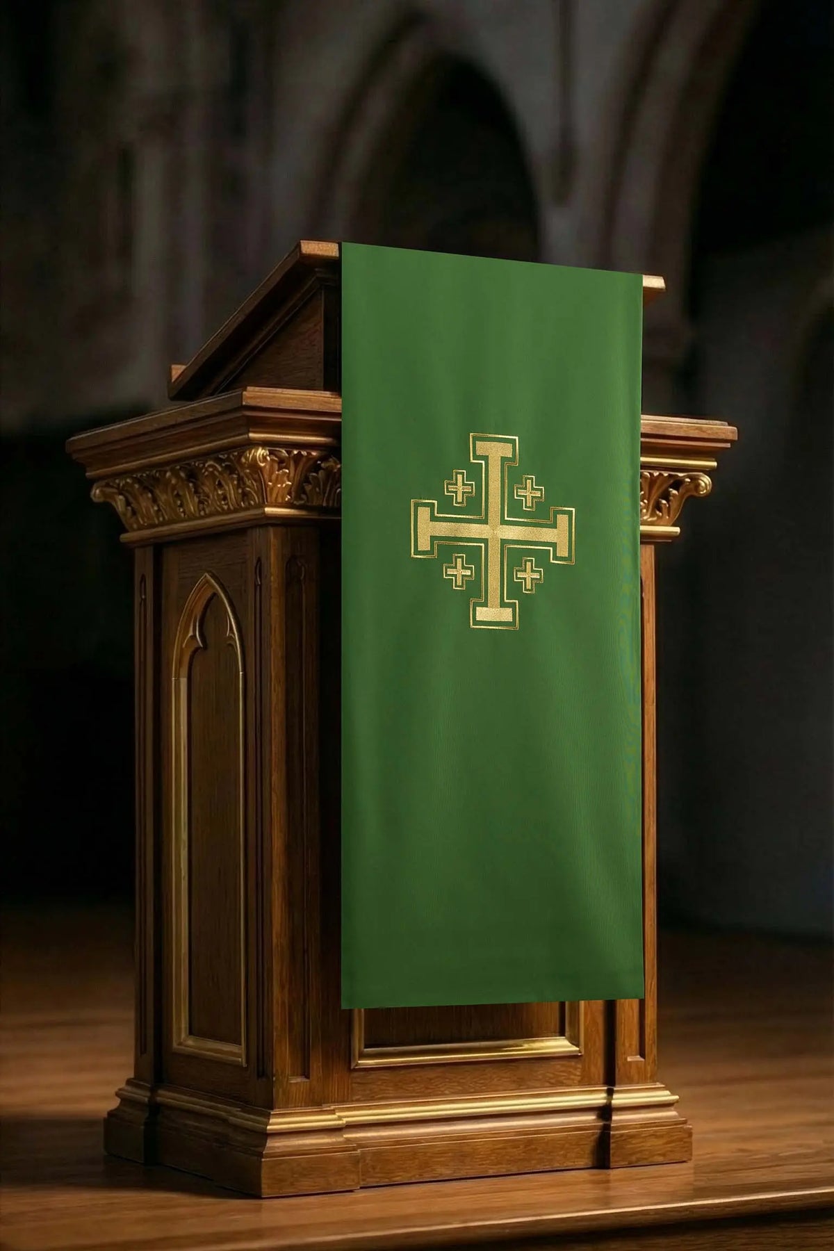 Vert voile de lutrin pour le temps ordinaire avec croix de Jérusalem, vue de face
