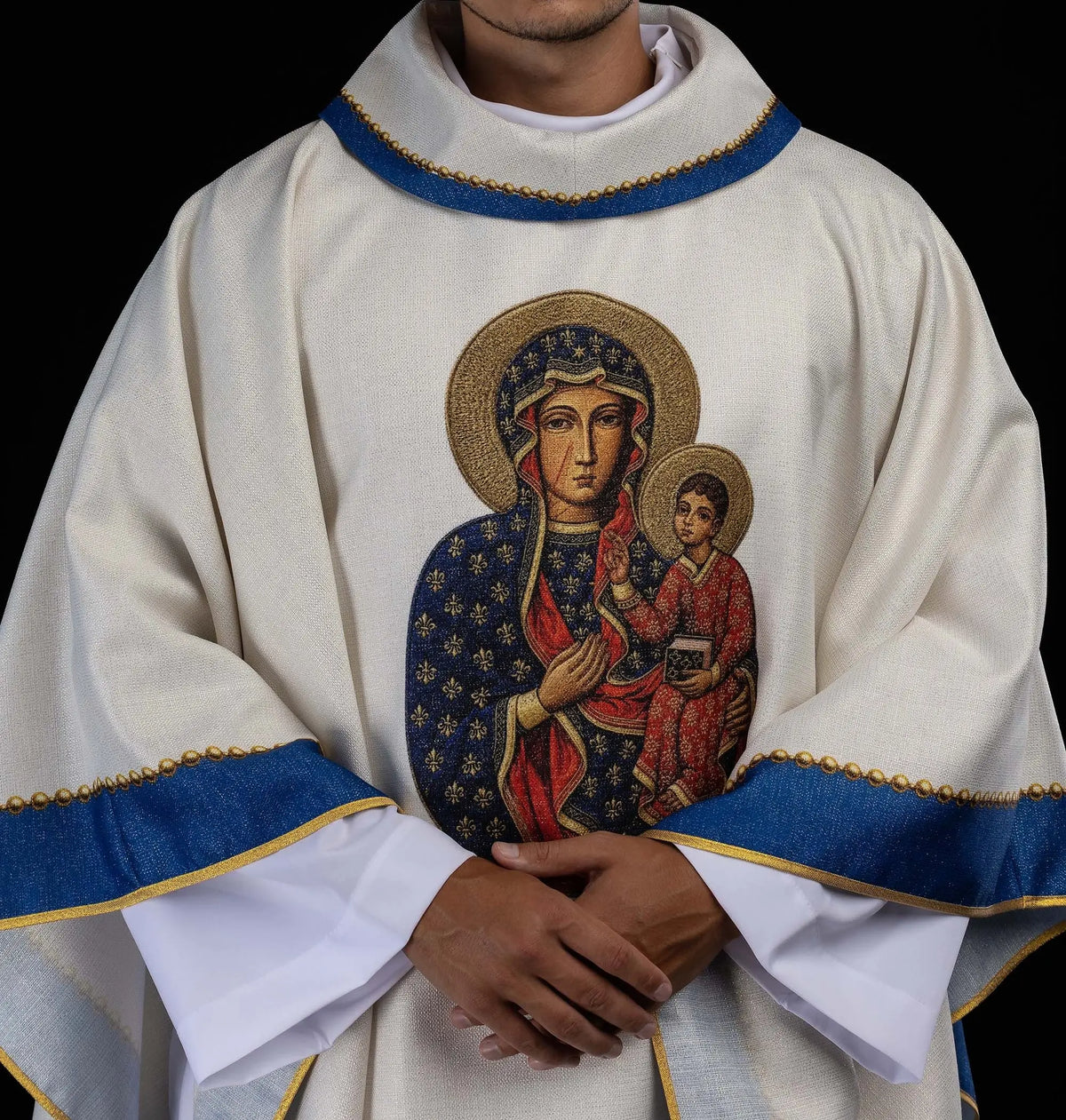 Écrue chasuble avec icône de la Vierge Marie et l’Enfant, vue rapprochée de face