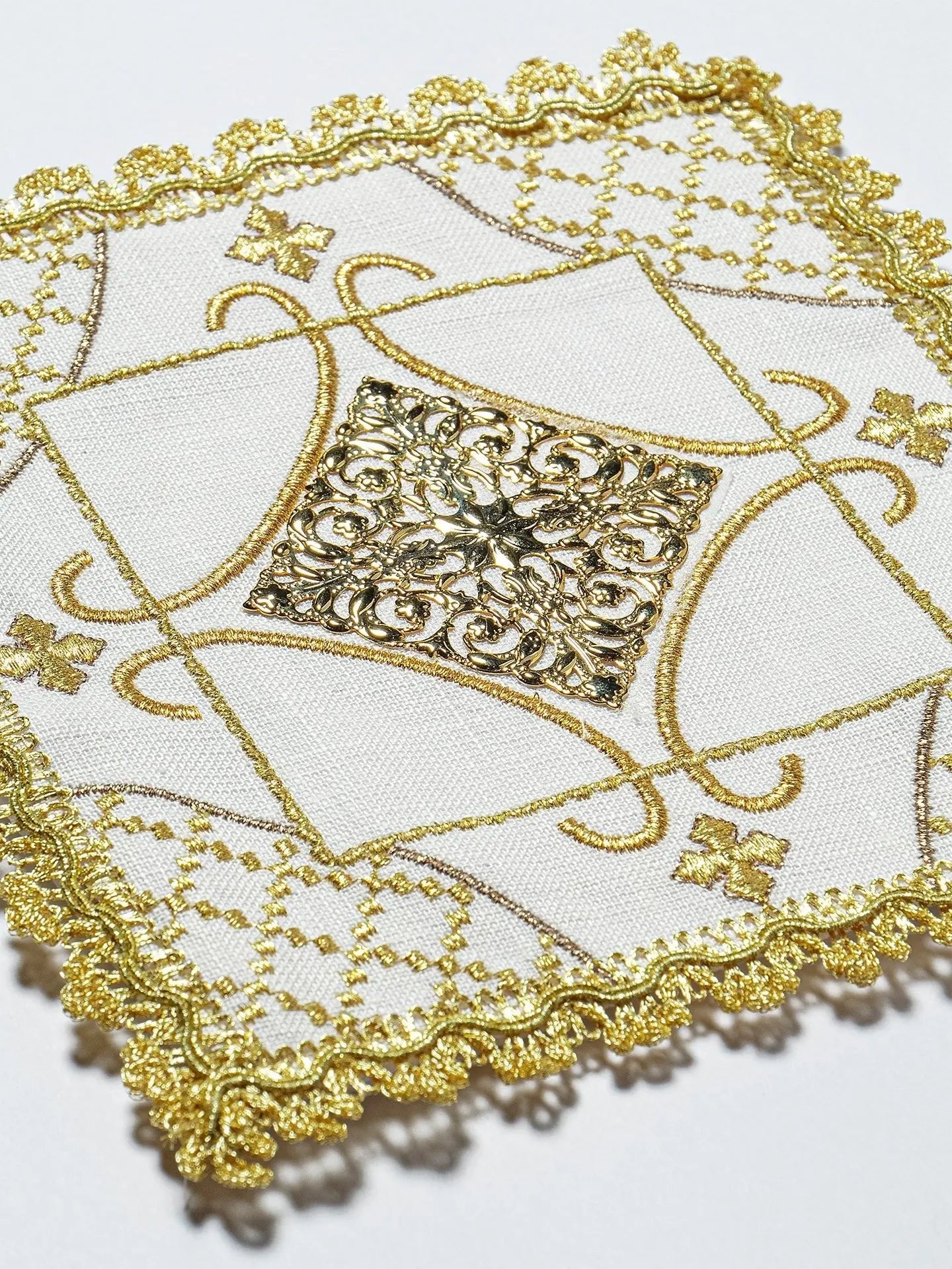 Ensemble de calice richement brodé avec IHS