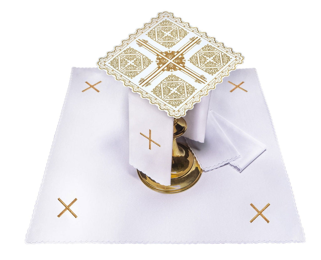 Komplet kielichowy z motywem krzyża z ozdobnym haftem