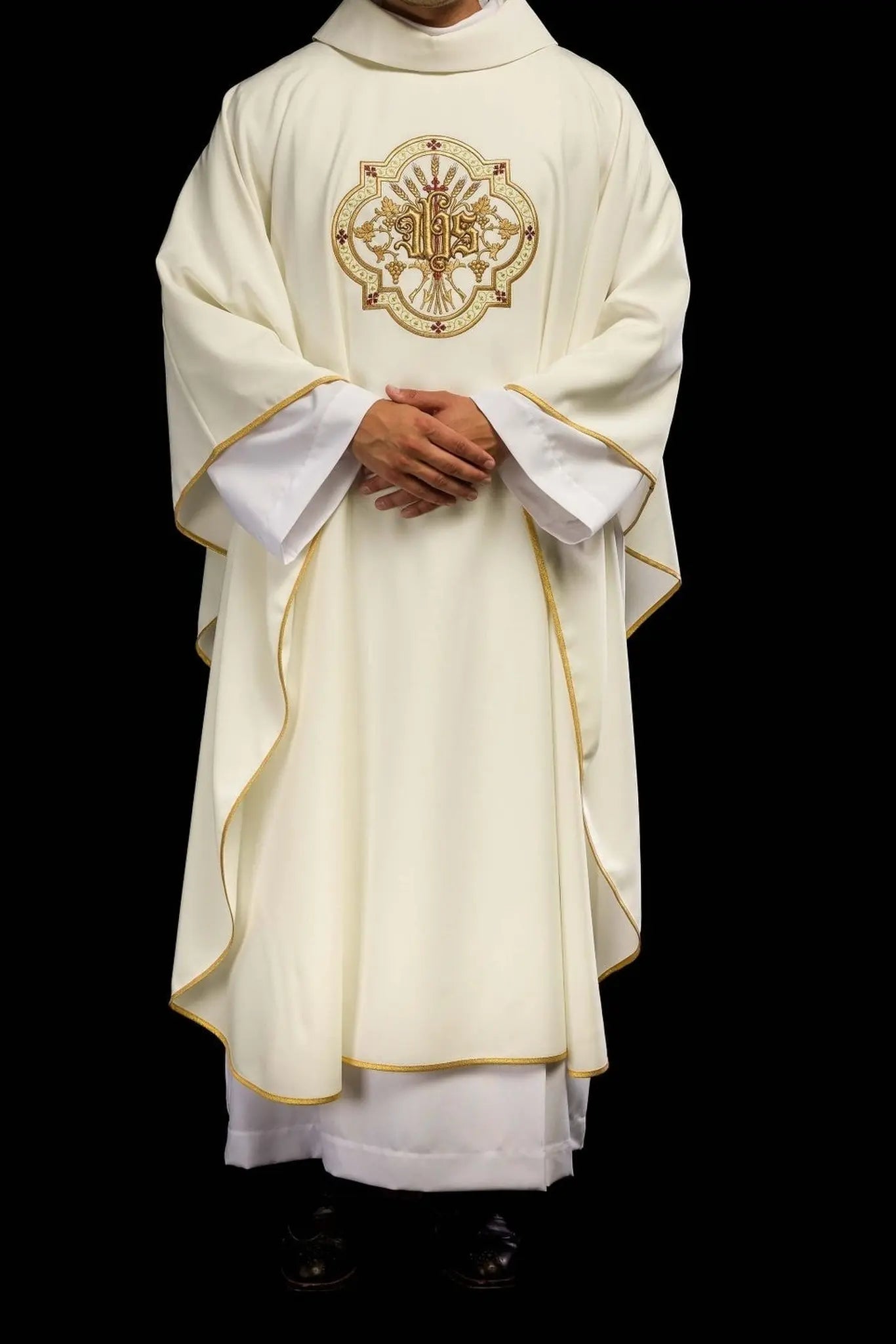 Chasuble crème avec broderie IHS et PAX