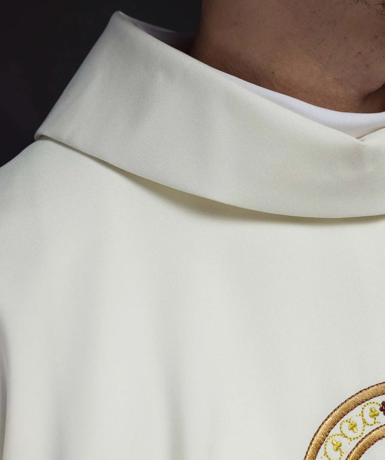 Chasuble crème avec broderie IHS et PAX