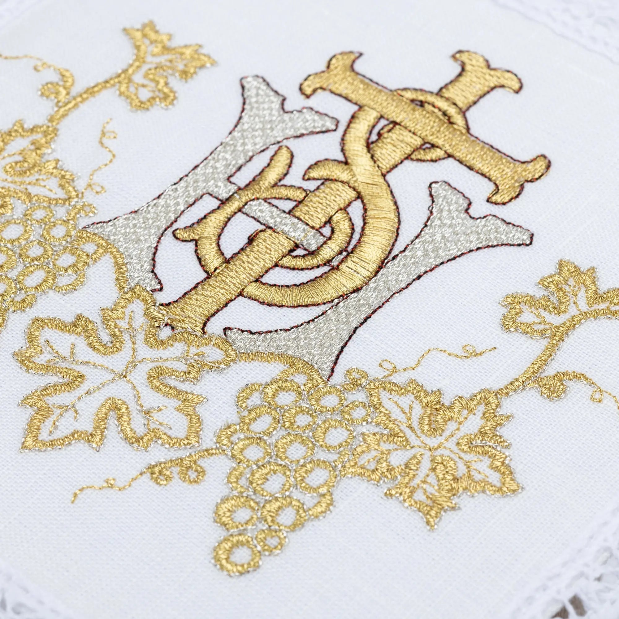 Linen chalice linen with delicate gold IHS embroidery - HAFTINA ATELIER