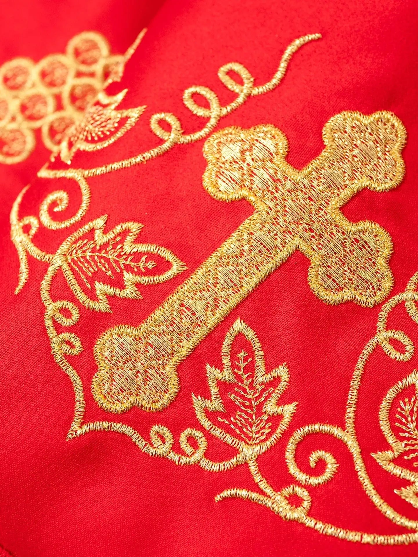 Mètre avec broderie avant Croix et Raisins Rouge
