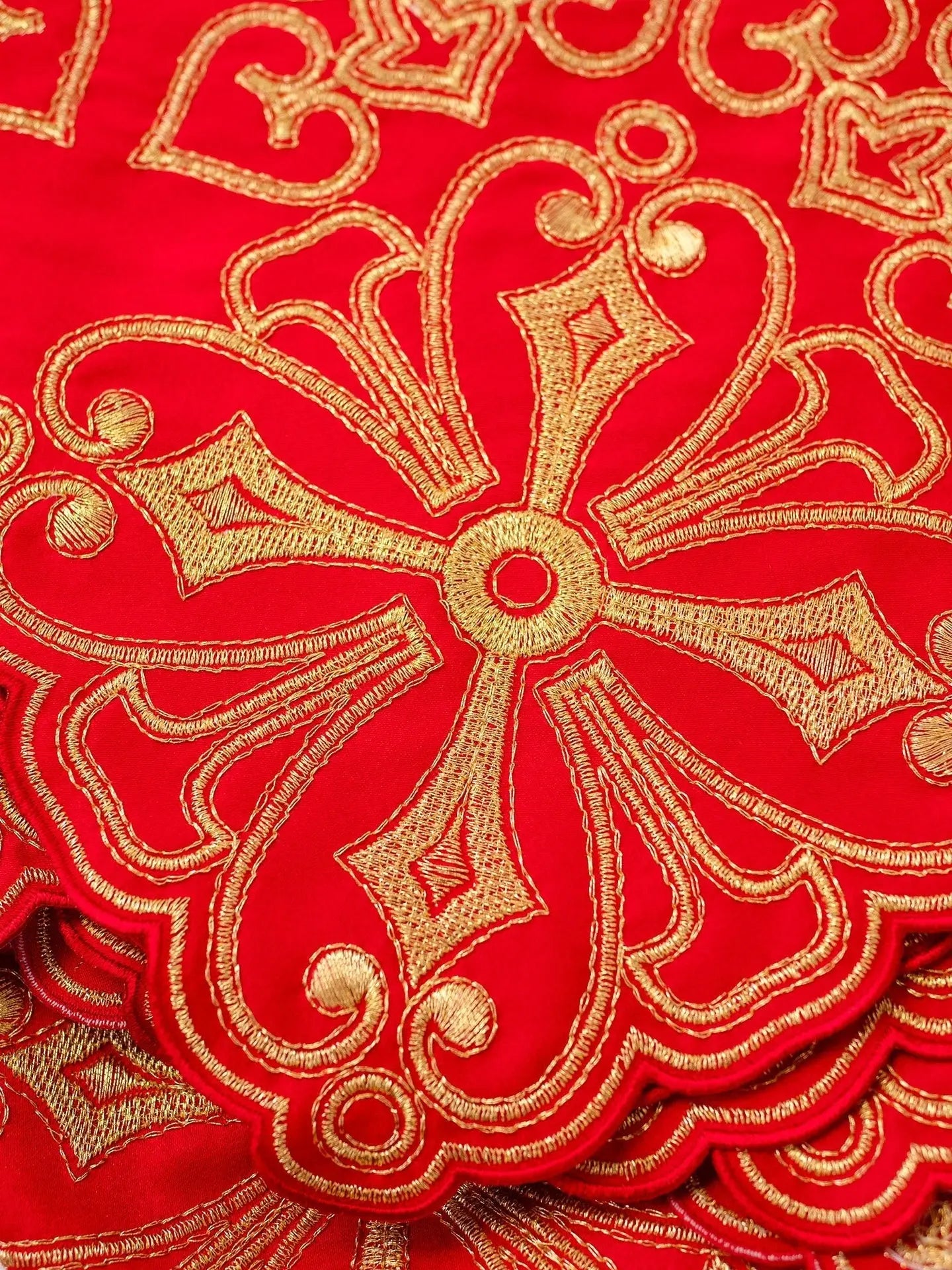 Mètre avec broderie avant Rosace Rouge