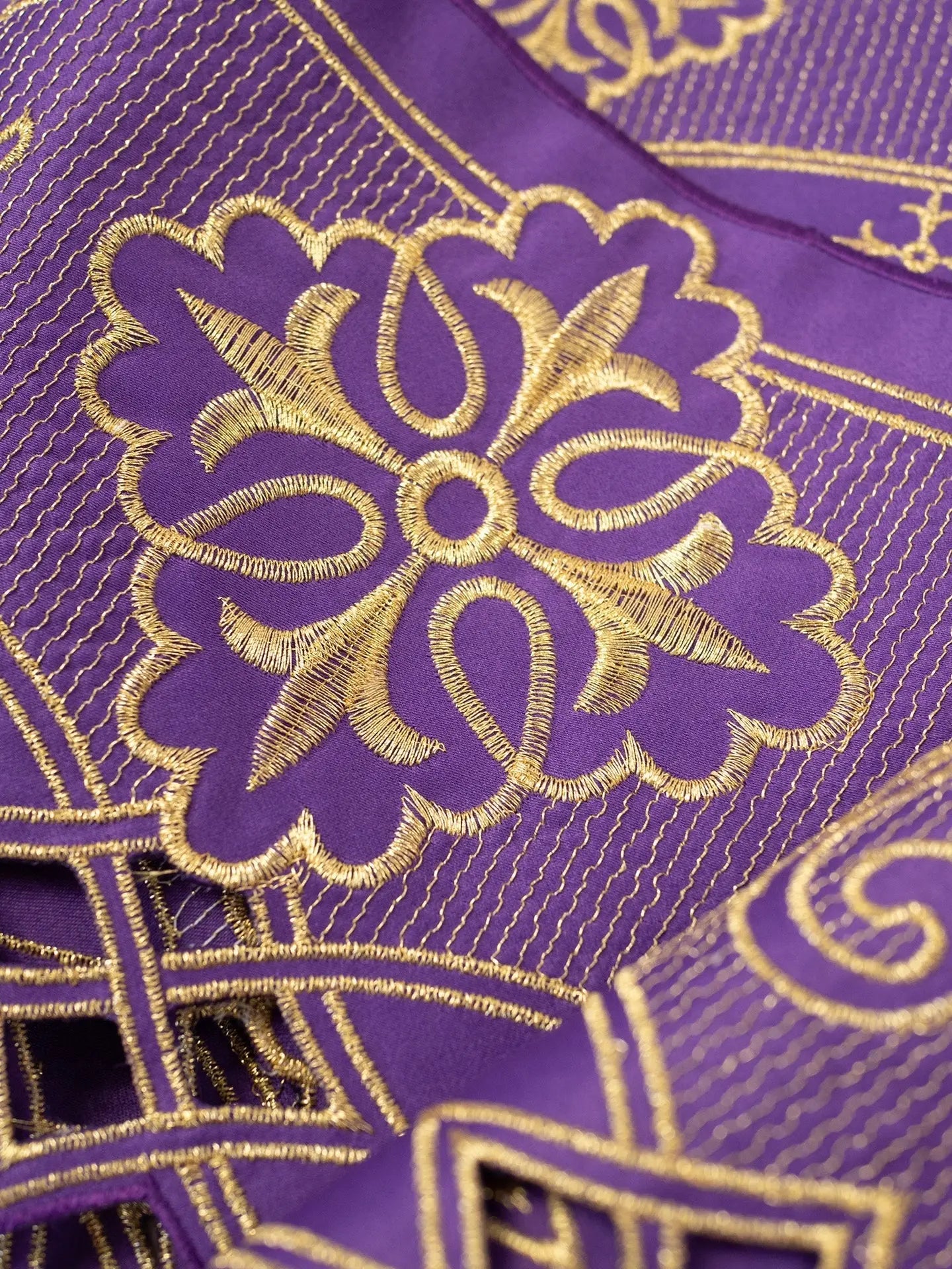 Mètre avec broderie frontale Rosace Violet