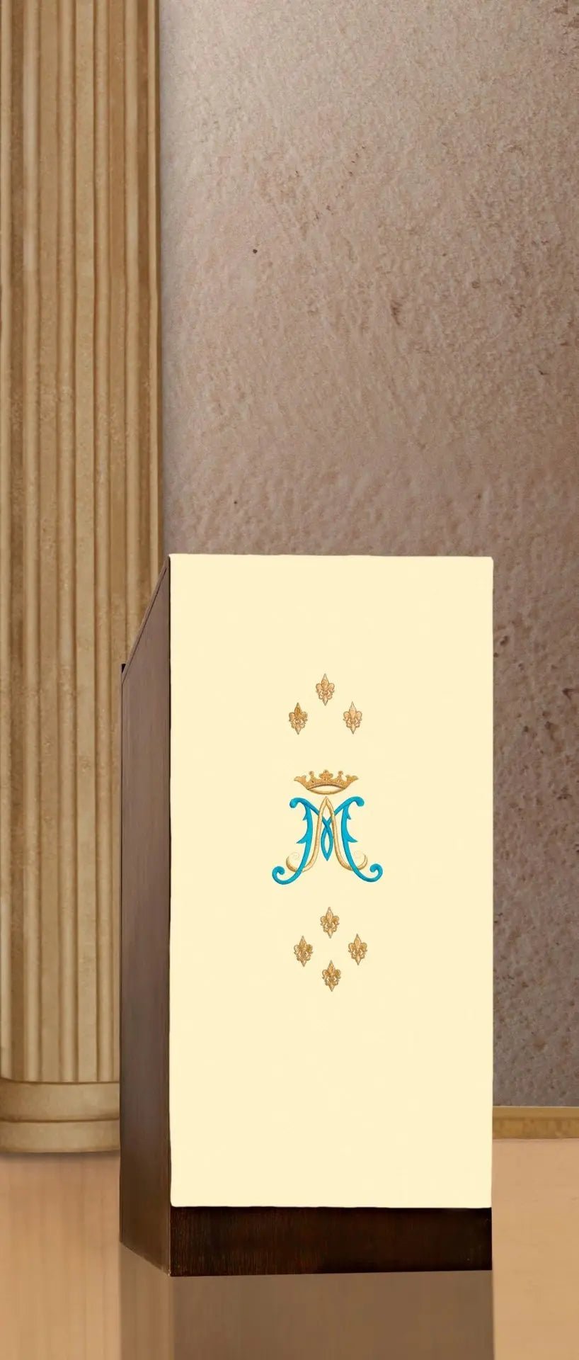 Couverture de lectionnaire avec motif marial