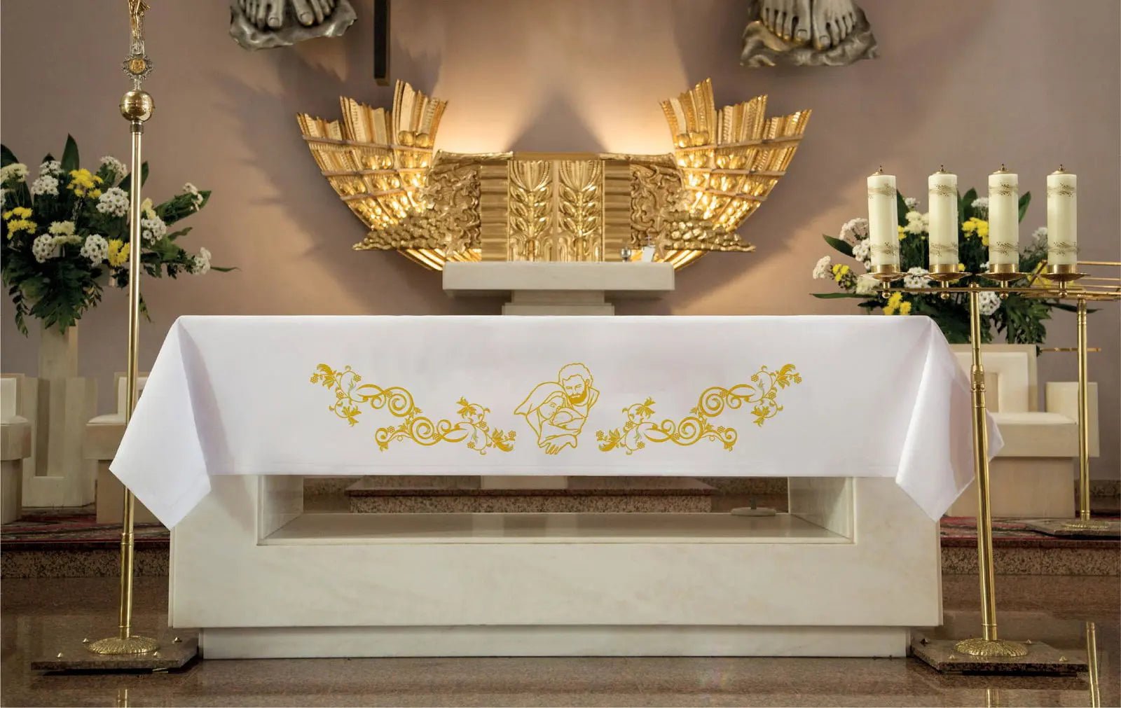 Nappe d'autel brodée avec image de la Sainte Famille