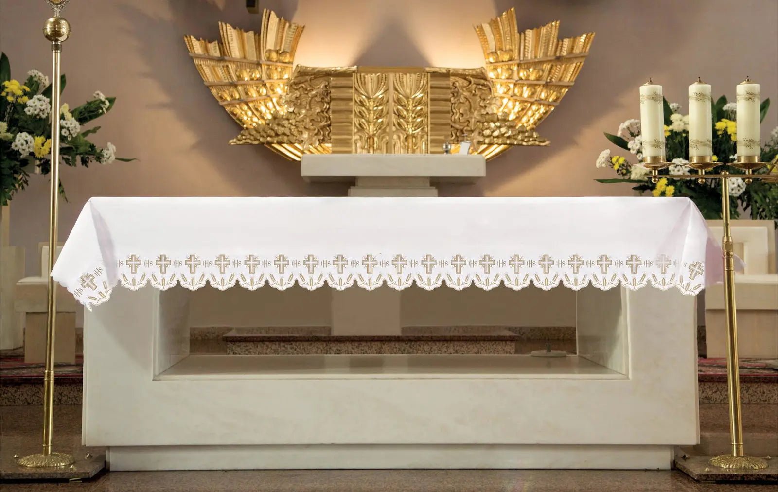 Nappe d'autel avec broderie de croix à l'avant