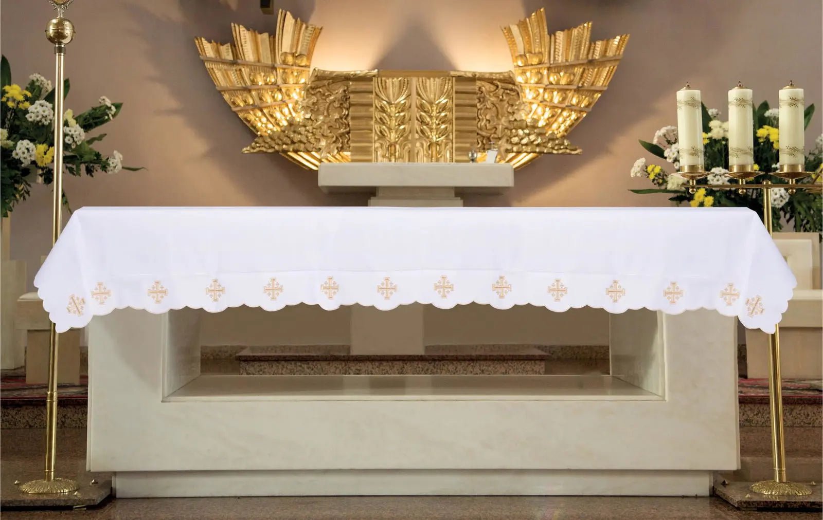 Nappe d'autel avec broderie frontale en croix de Jérusalem