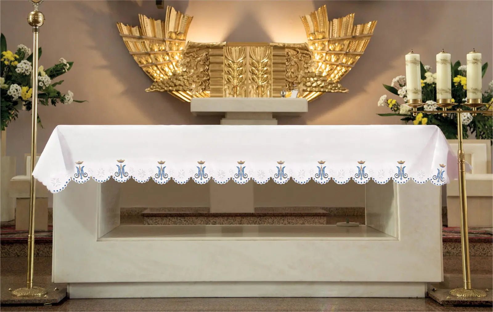 Nappe d'autel avec broderie frontale au motif marial