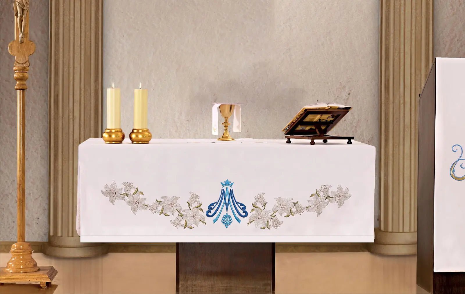 Nappe d'autel avec broderie avant bleue avec motif marial