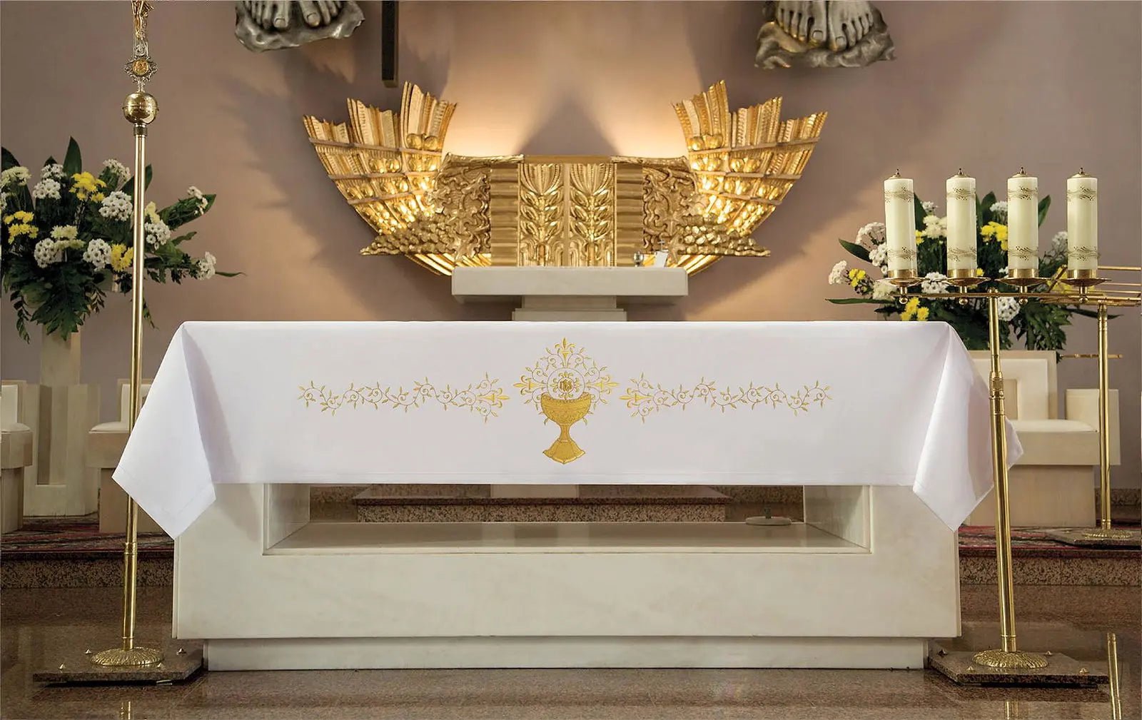 Nappe d'autel avec broderie avant dorée avec motif calice et hostie
