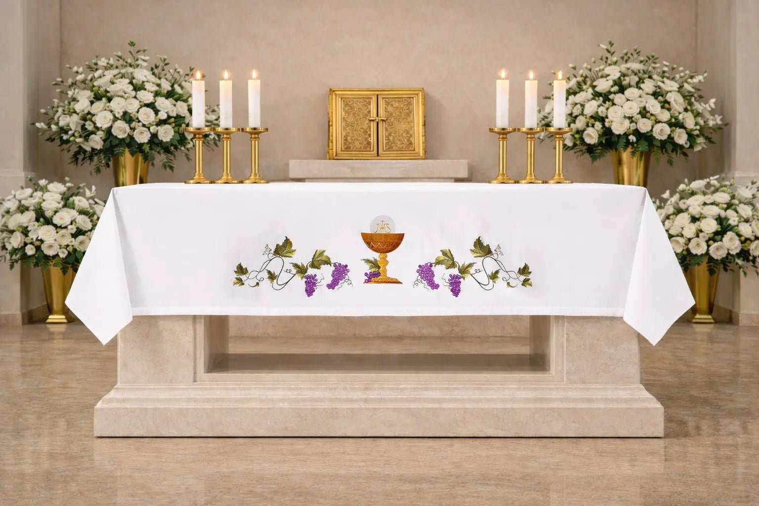Nappe d'autel avec broderie de calice eucharistique