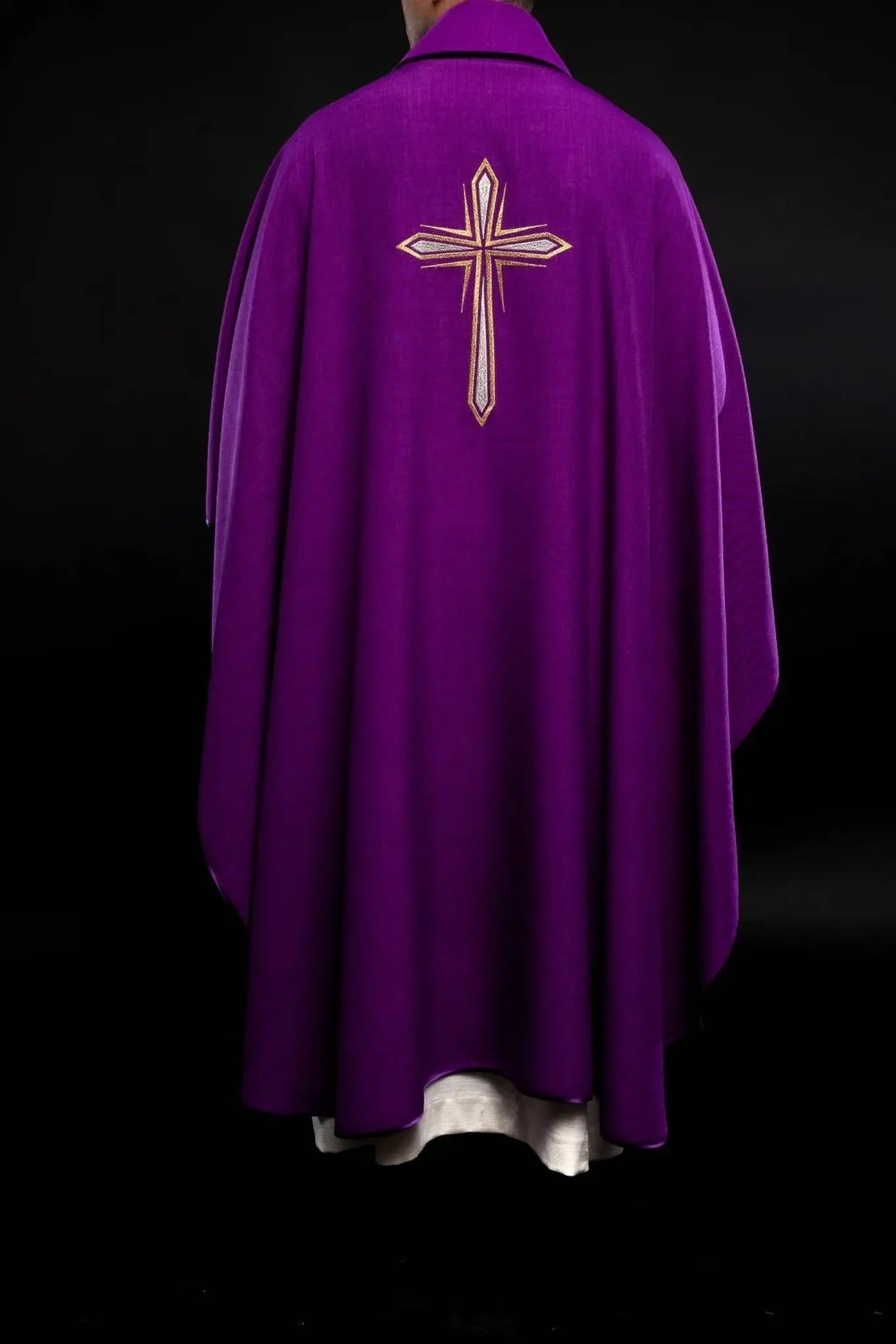 Chasuble de l'Avent avec broderie de bougie