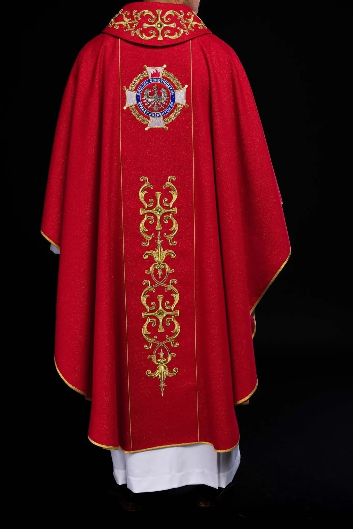 Chasuble richement brodée mettant en vedette Saint Florian