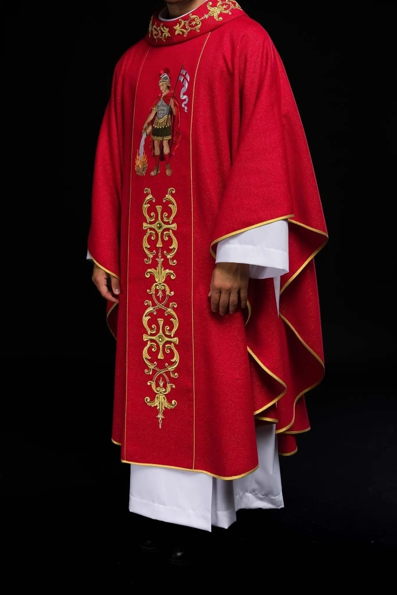 Chasuble richement brodée mettant en vedette Saint Florian
