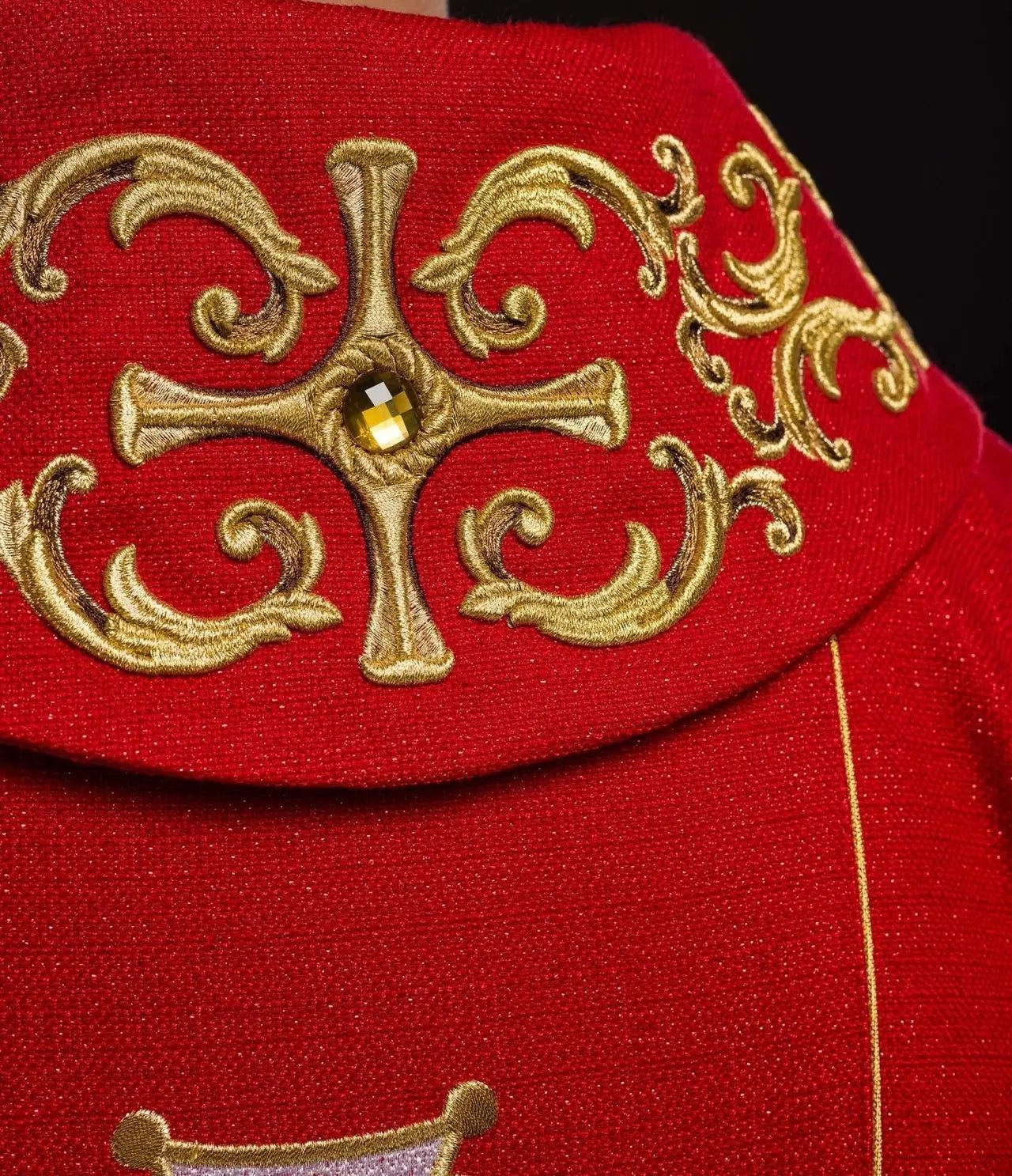 Chasuble richement brodée mettant en vedette Saint Florian