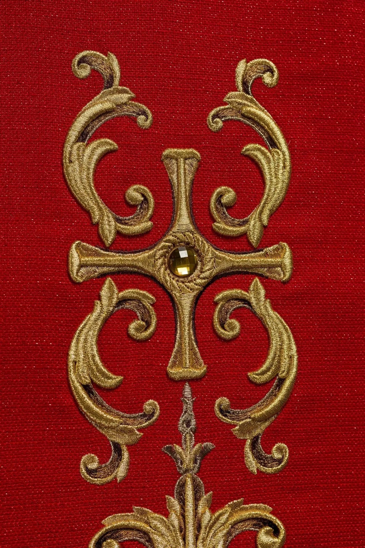 Chasuble richement brodée mettant en vedette Saint Florian