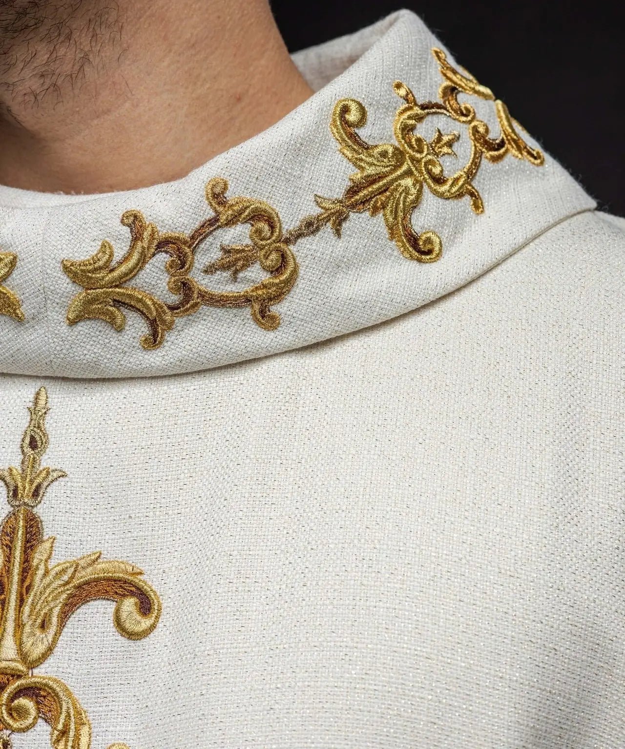 Chasuble richement brodée de pierres