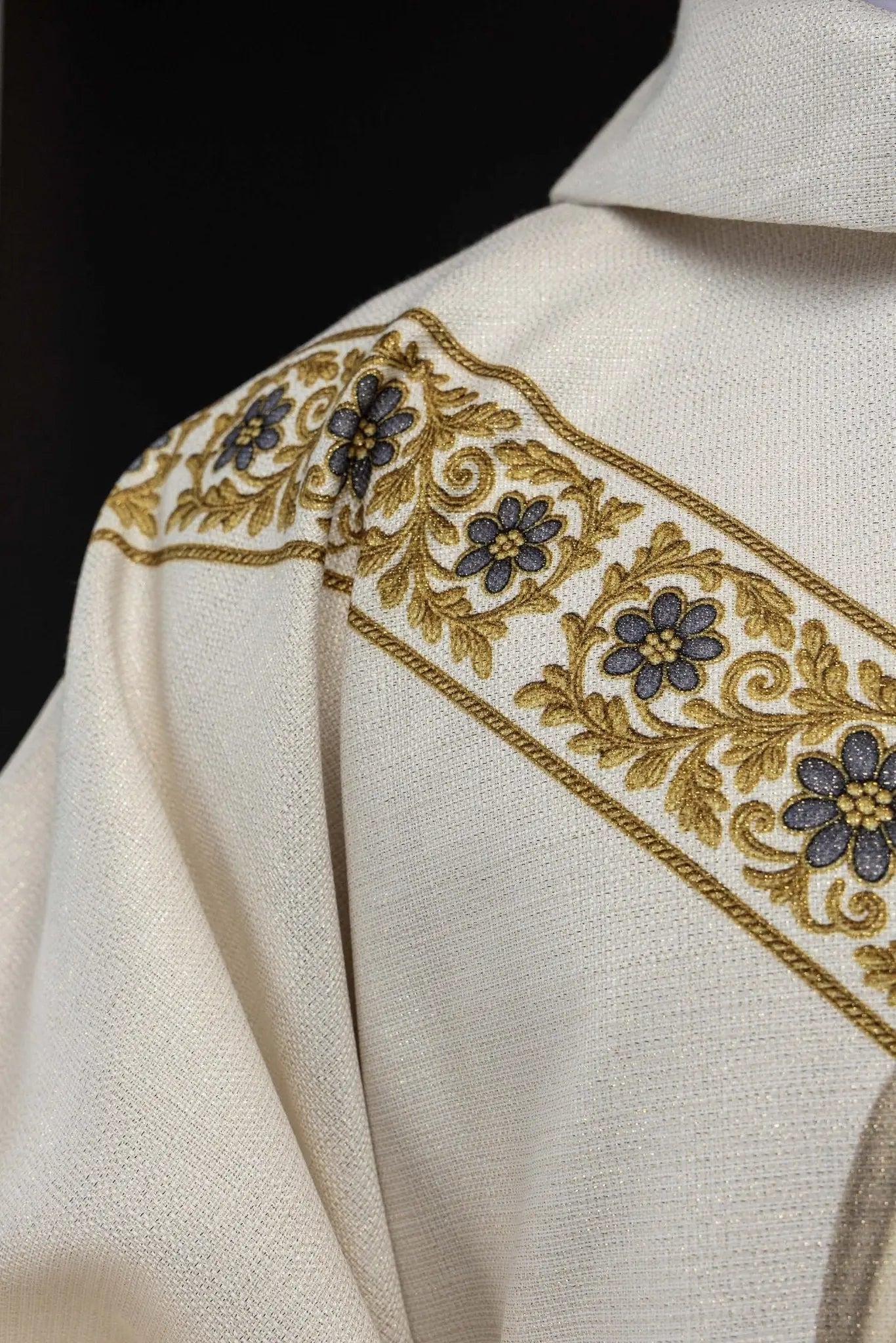 Ecru printed chasuble with an image of Our Lady of Fatima