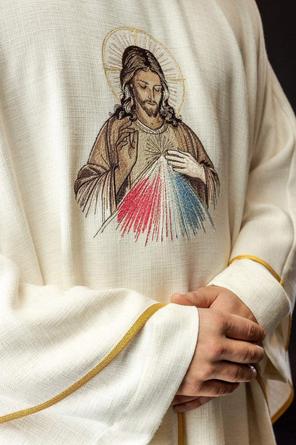 Ornat ecru z wizerunkiem Jezusa Miłosiernego