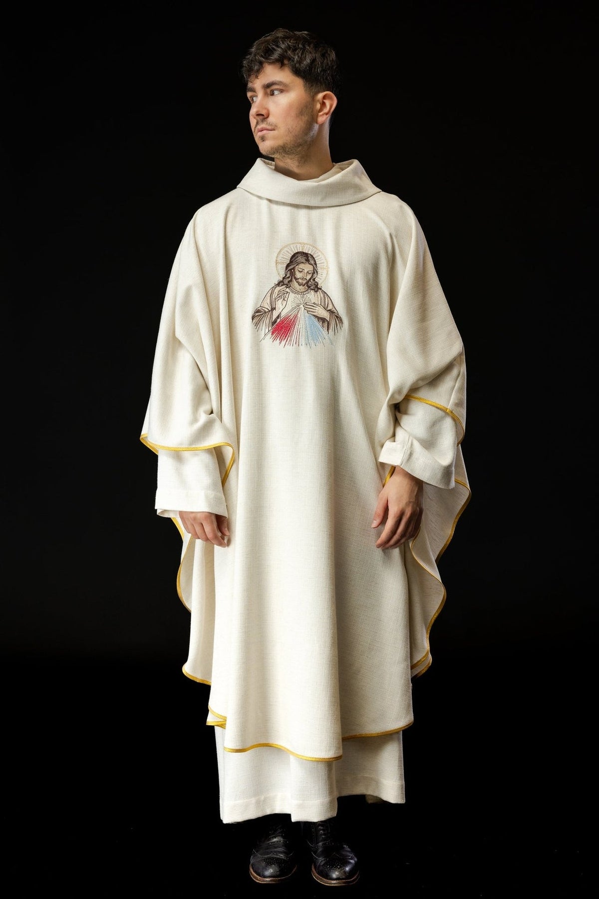 Ornat ecru z wizerunkiem Jezusa Miłosiernego