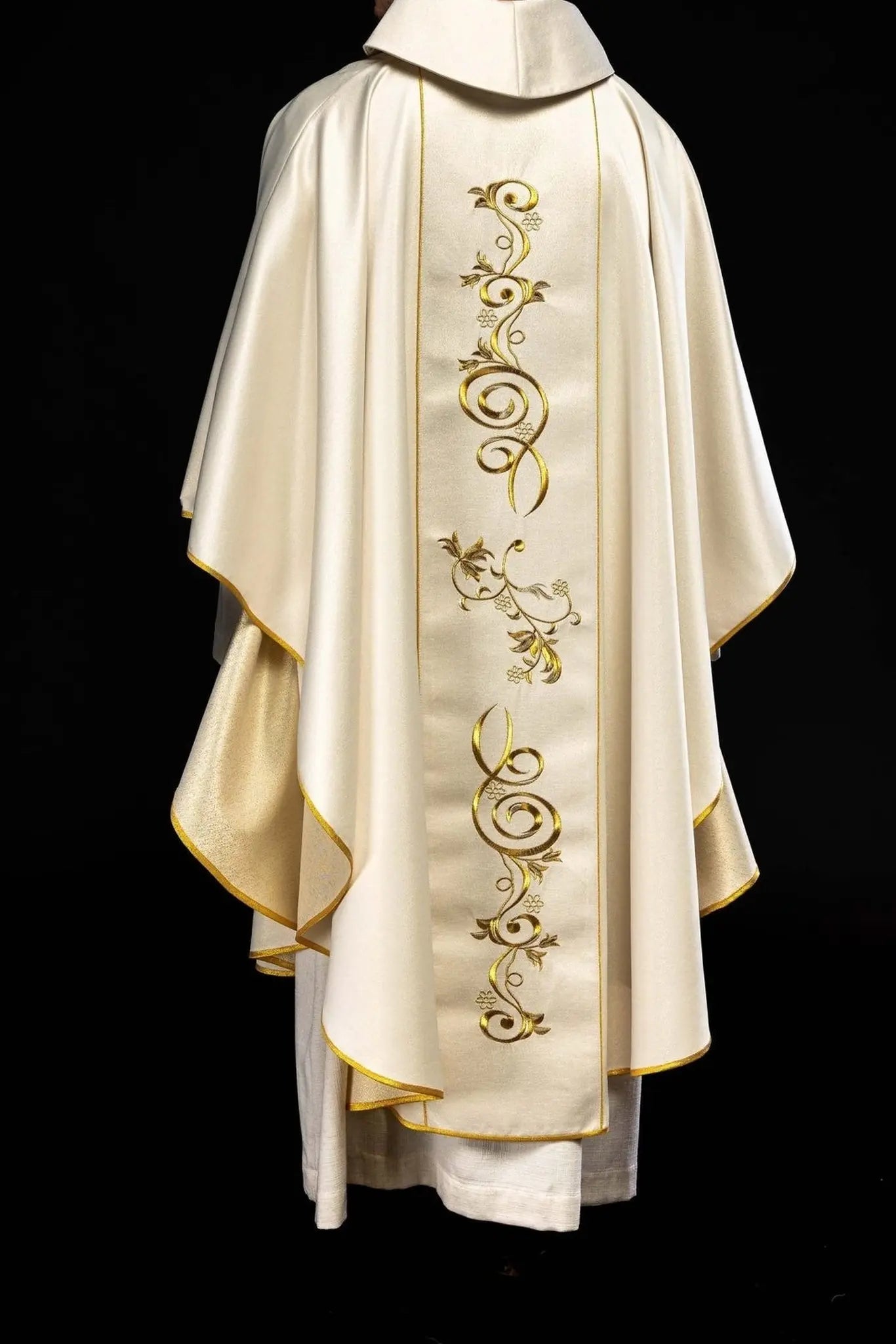 Chasuble écrue avec l'image du Sacré-Cœur de Jésus