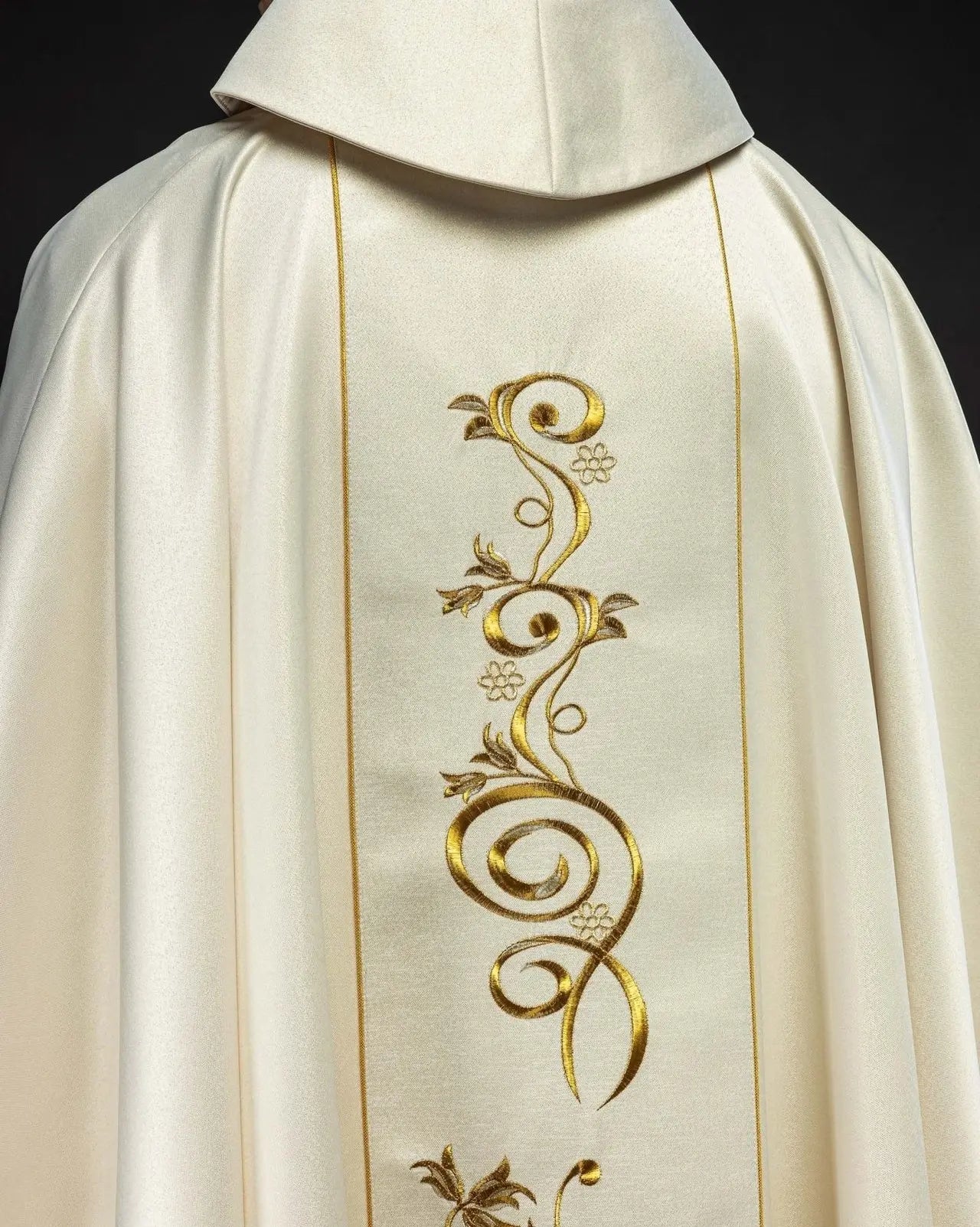 Chasuble écrue avec l'image du Sacré-Cœur de Jésus