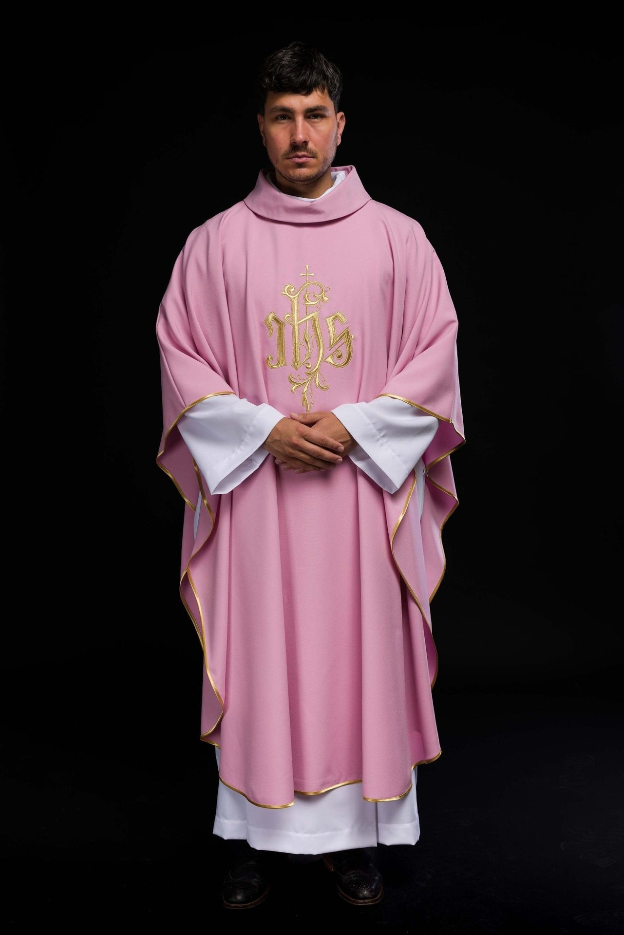 Ornat haftowany IHS kolorze Różowym