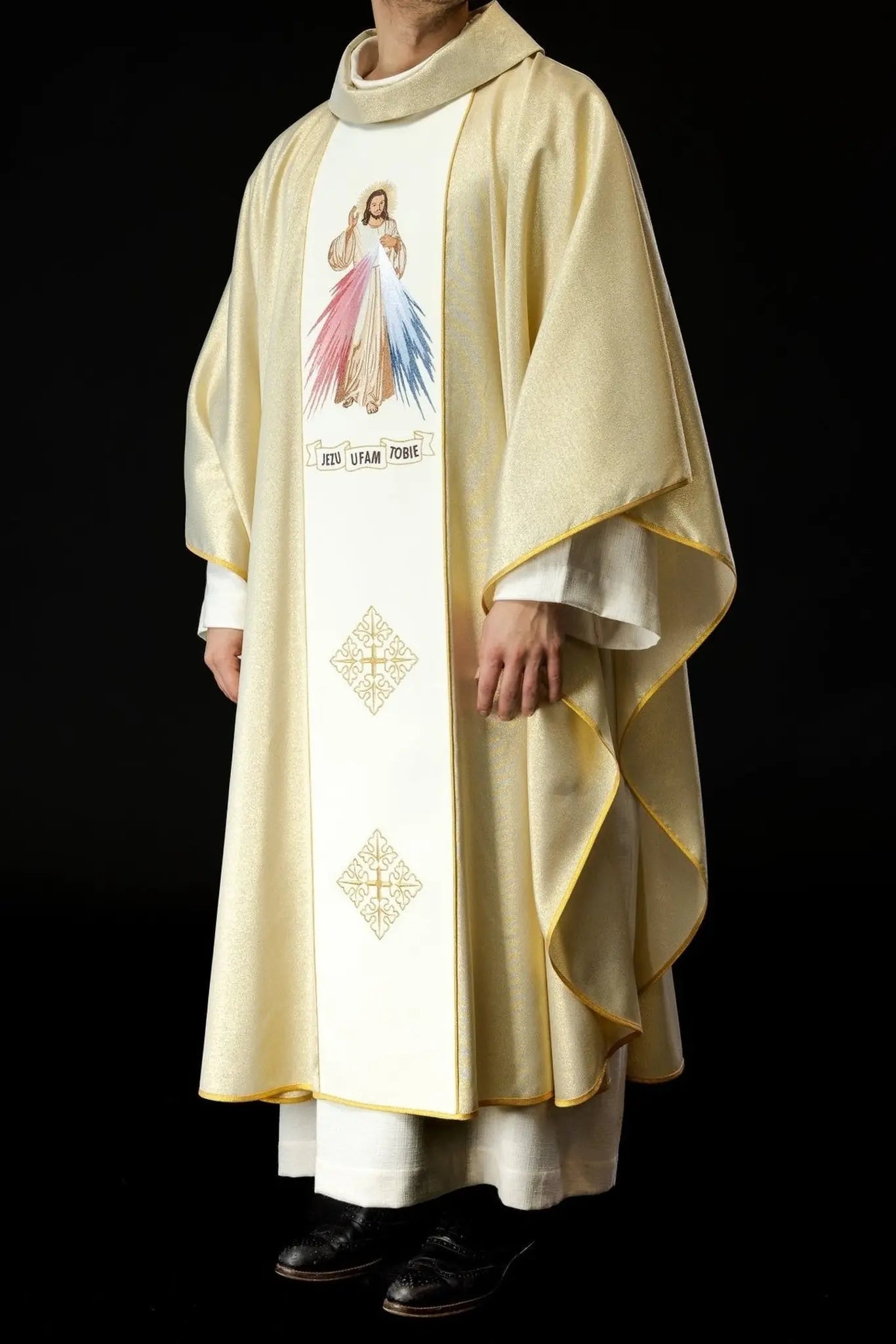 Chasuble brodée de Jésus le Miséricordieux et IHS en or