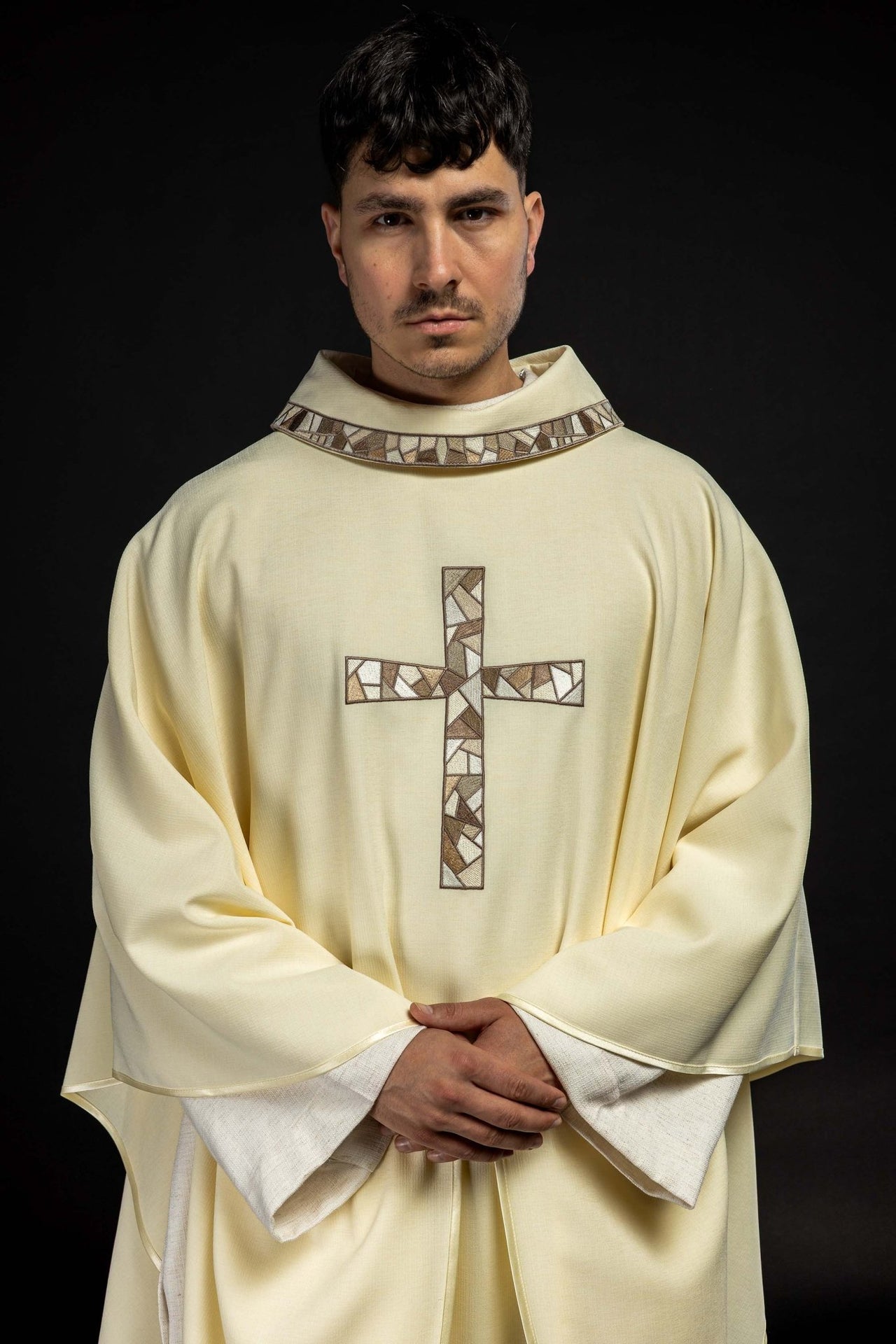 Ornat haftowany Krzyż ecru