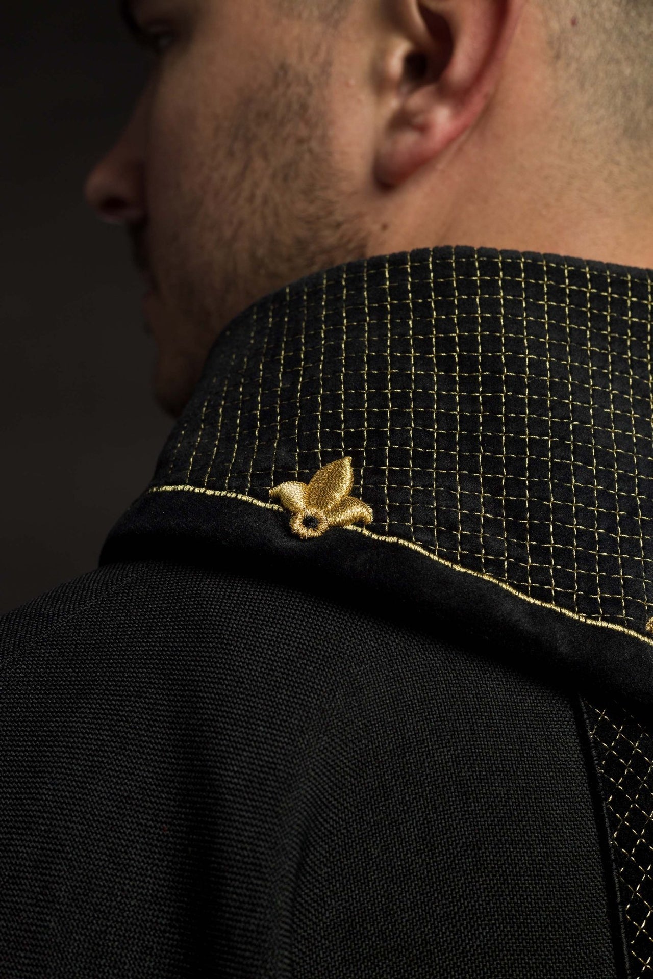 Ornat haftowany na aksamicie z symbolem Krzyż Czarny