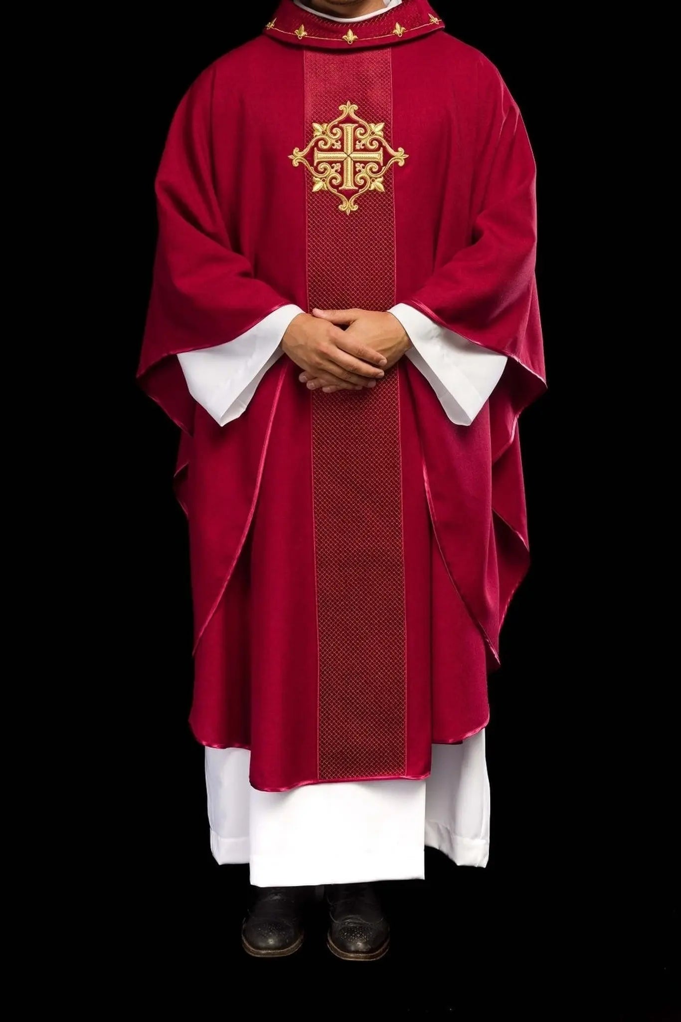 Chasuble brodée sur velours avec le symbole de la Croix Rouge