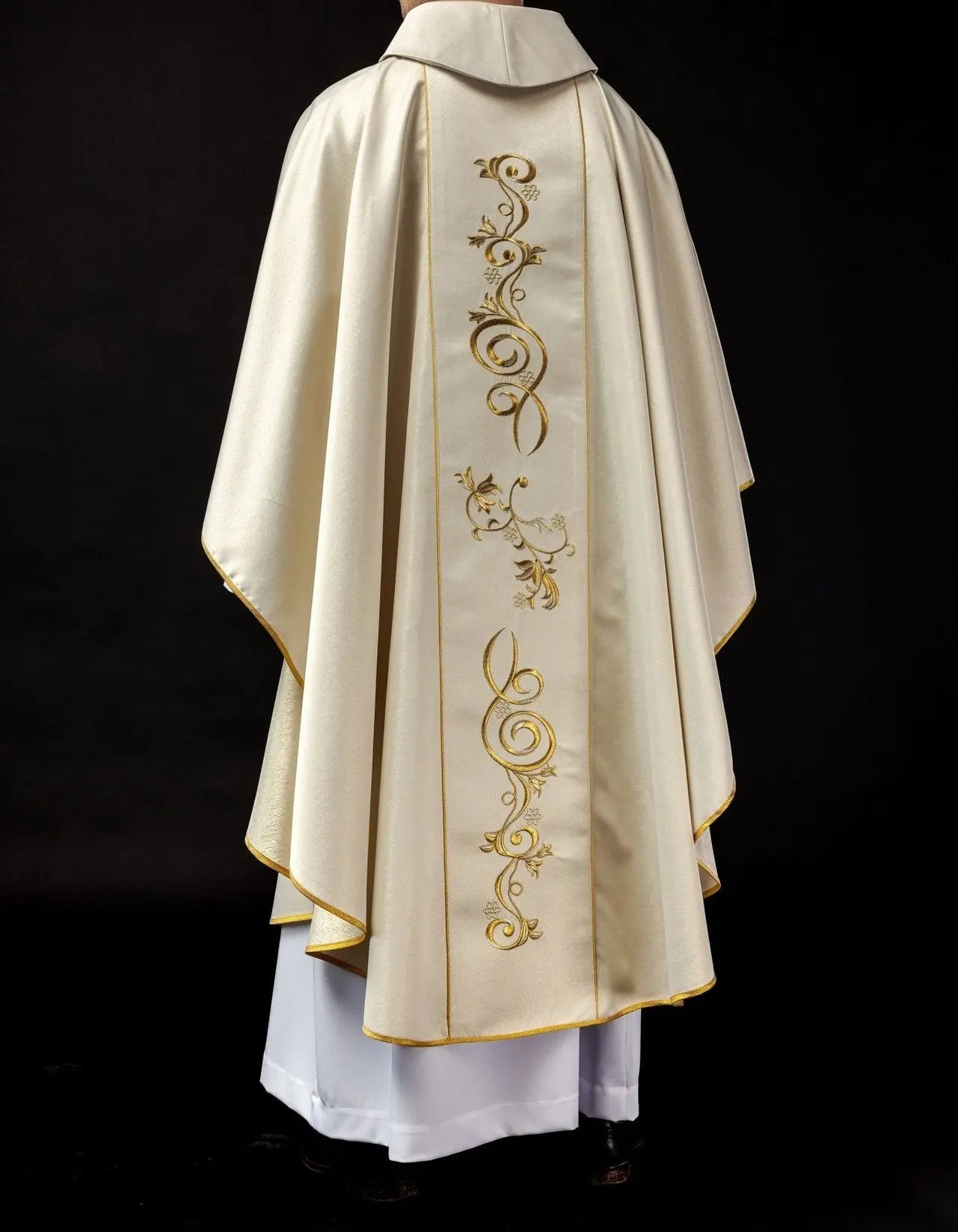 Chasuble brodée pour Noël avec l'image de la Sainte Famille