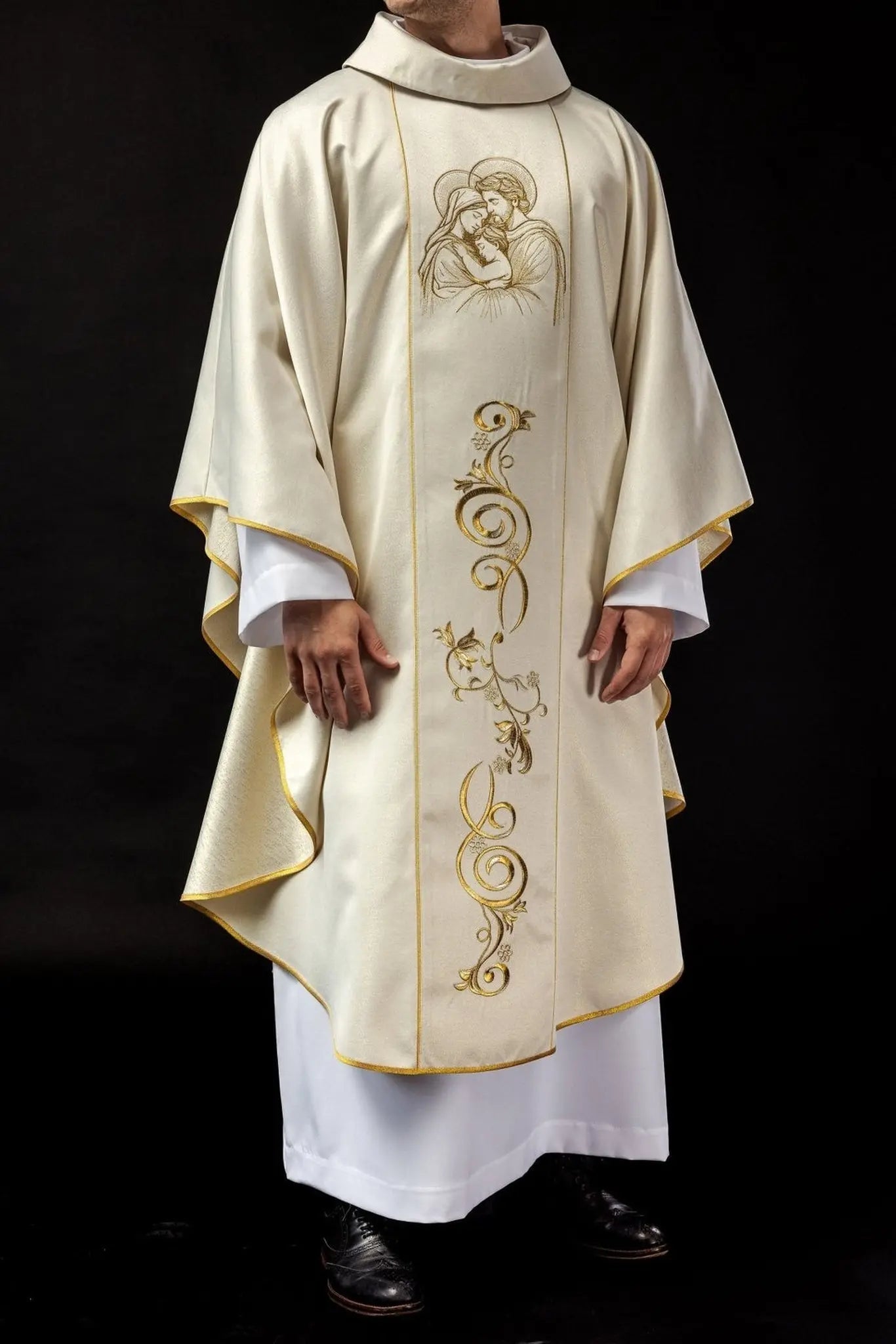 Chasuble brodée pour Noël avec l'image de la Sainte Famille