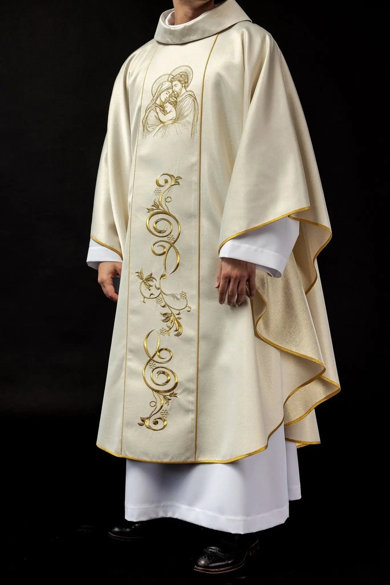 Chasuble brodée pour Noël avec l'image de la Sainte Famille