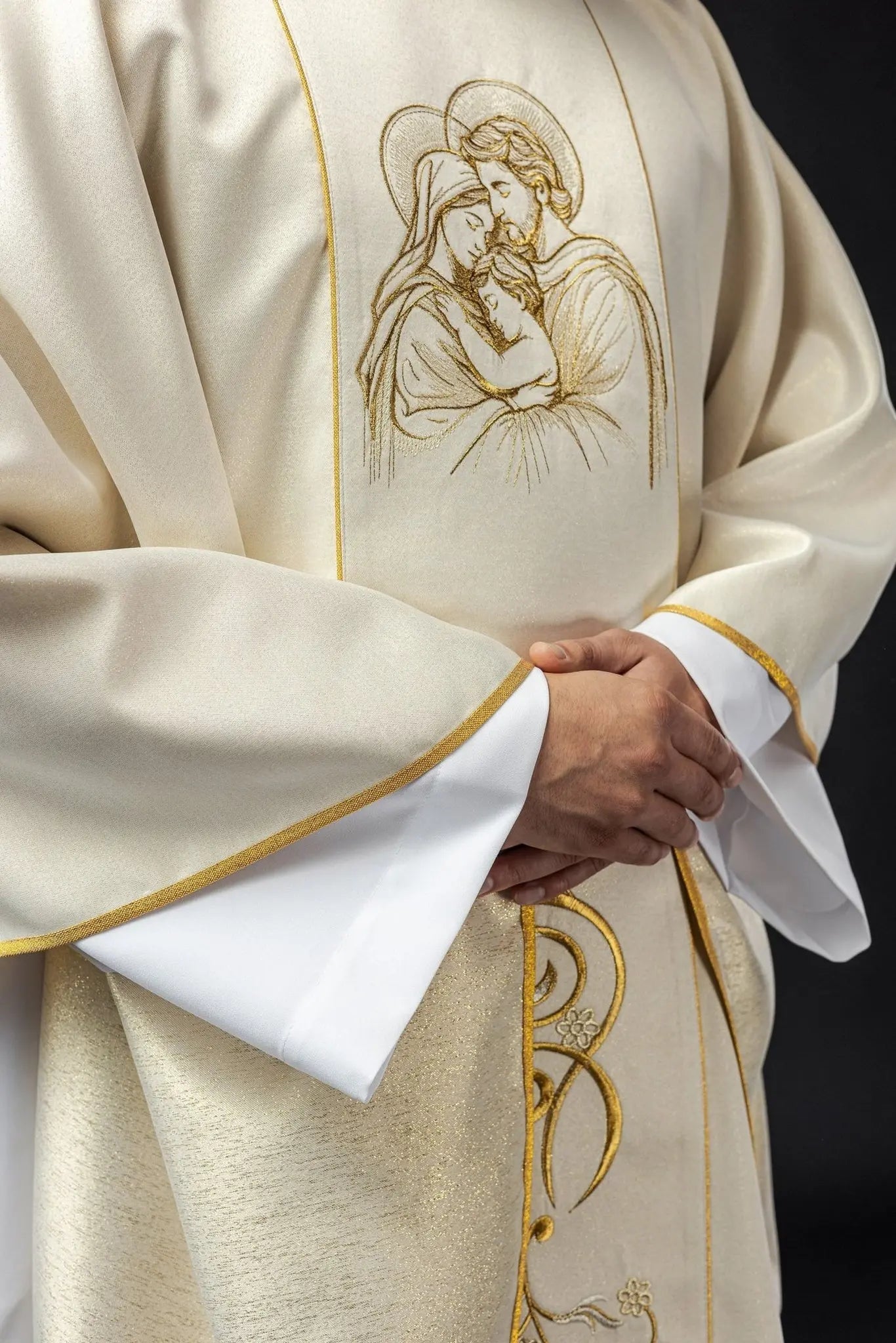 Chasuble brodée pour Noël avec l'image de la Sainte Famille