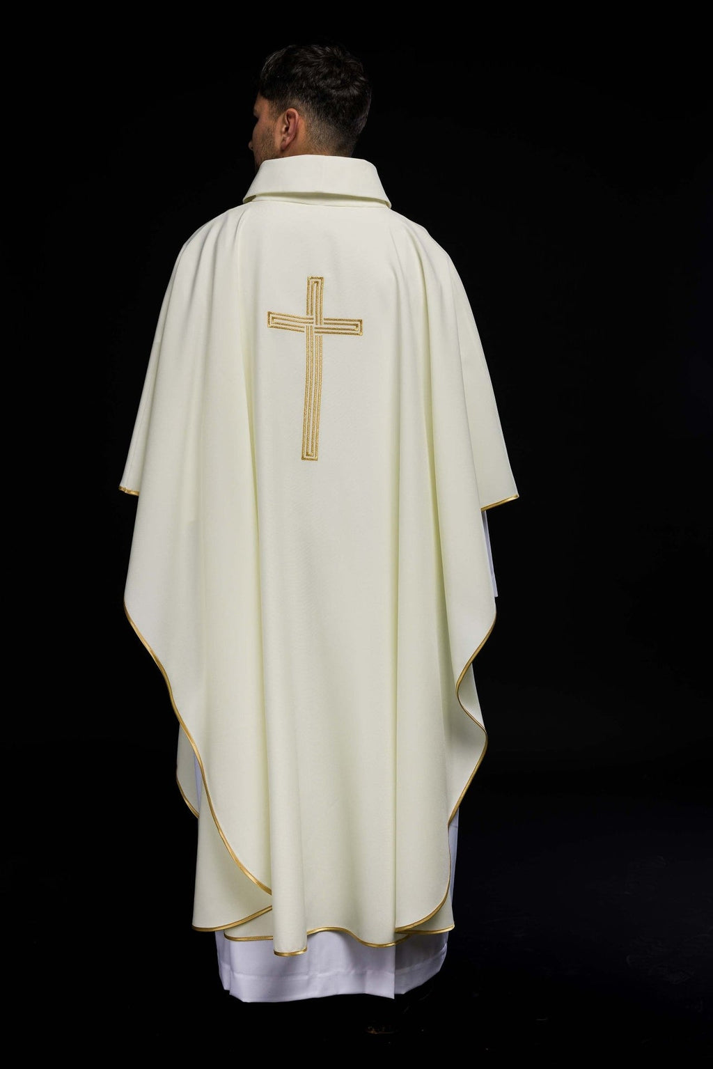 Ornat haftowany z motywem Krzyża w kolorze ecru